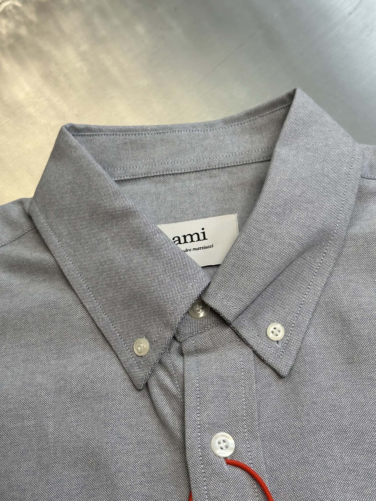Ami Paris Red Heart Oxford Shirt: Precision Embroidery and Artistic Customization - 图片 5