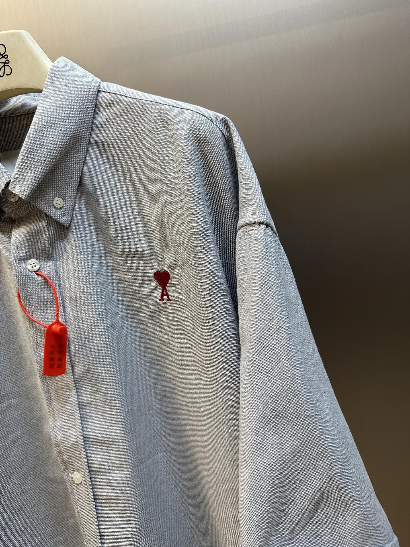 Ami Paris Red Heart Oxford Shirt: Precision Embroidery and Artistic Customization - 图片 3
