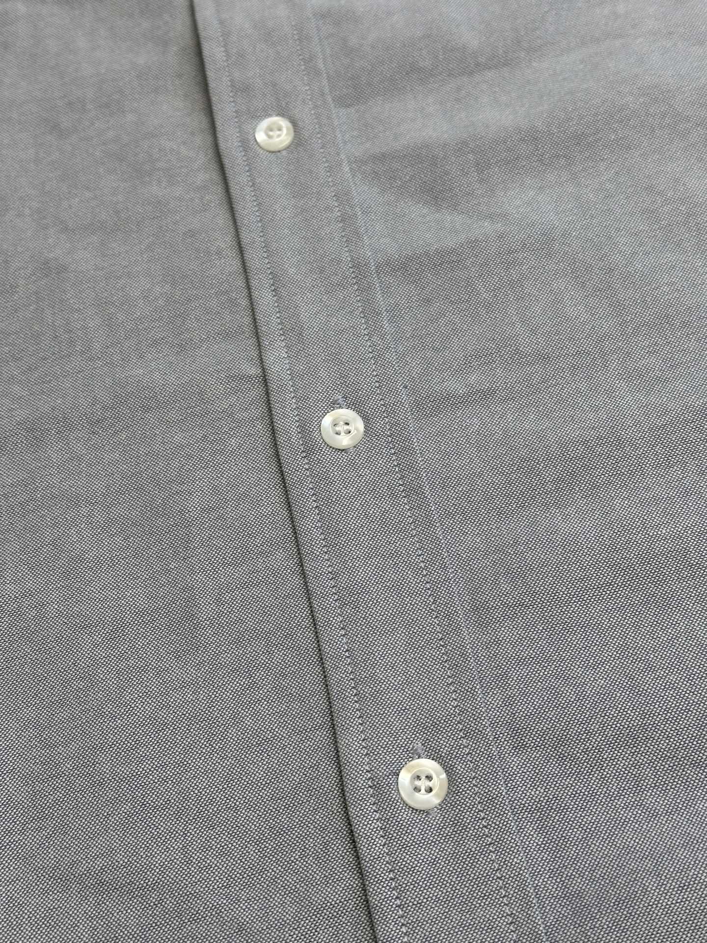 Ami Paris Red Heart Oxford Shirt: Precision Embroidery and Artistic Customization - 图片 8