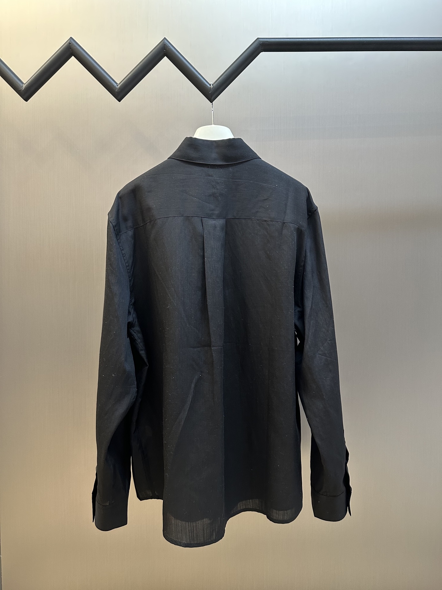 Ludwig P800 Linen Shirt: Embroidered, Wrinkle-Resistant, High Sorbence, Anagram Totem Design - 图片 3