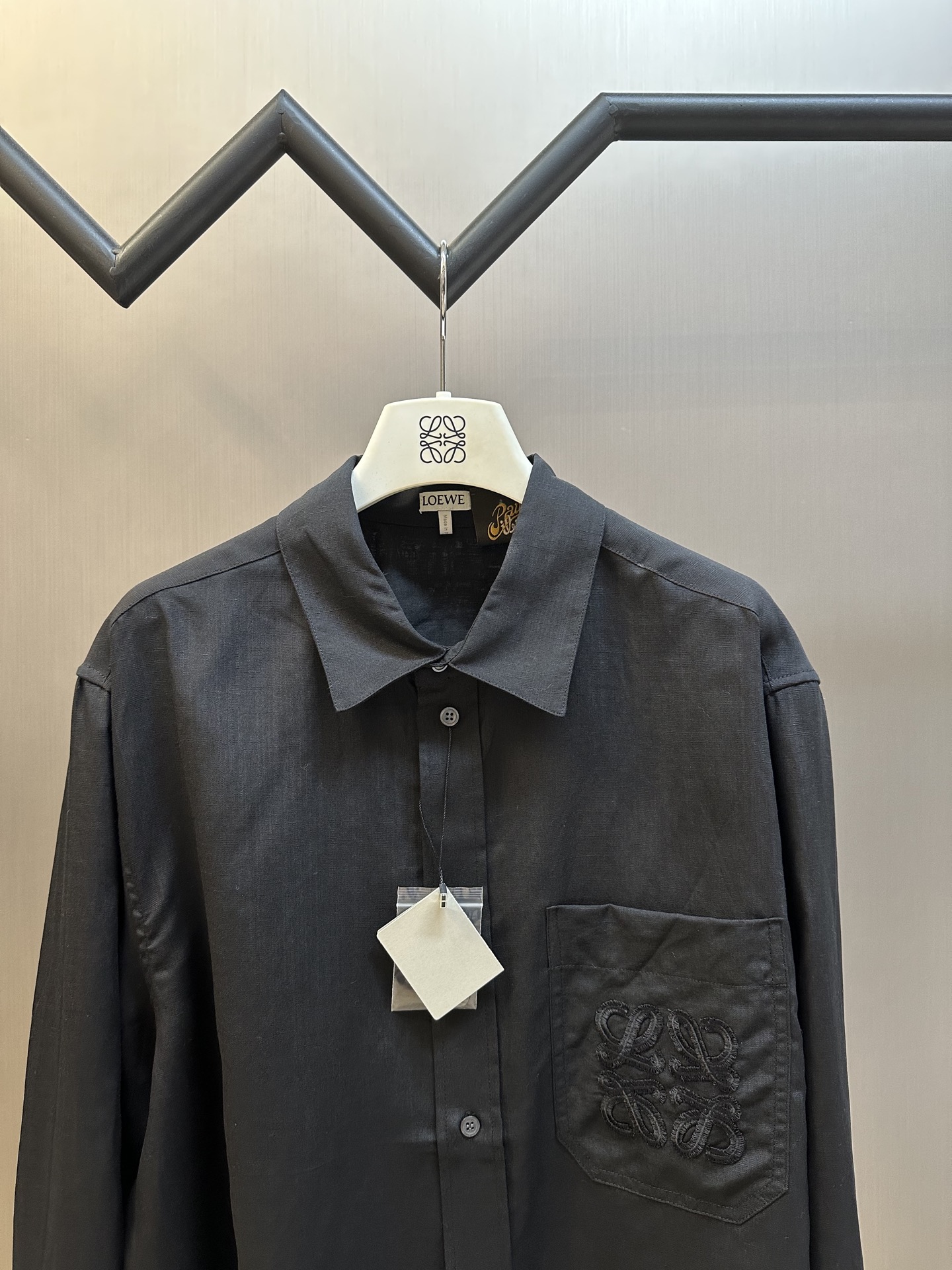 Ludwig P800 Linen Shirt: Embroidered, Wrinkle-Resistant, High Sorbence, Anagram Totem Design - 图片 2