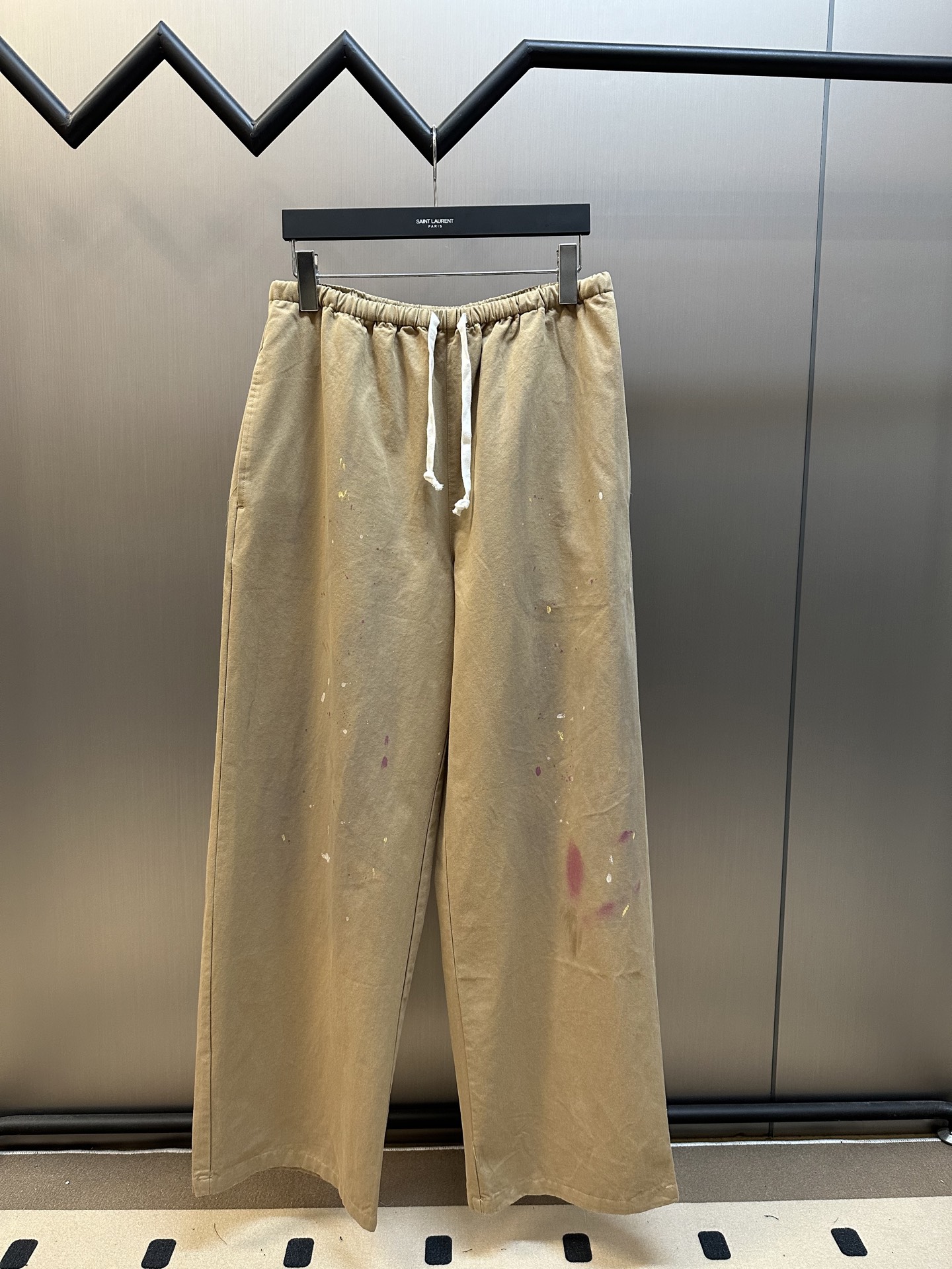 Maison Margiela Tweezers: Customized Cotton Thongs with Unique Beauty and Artistic Details