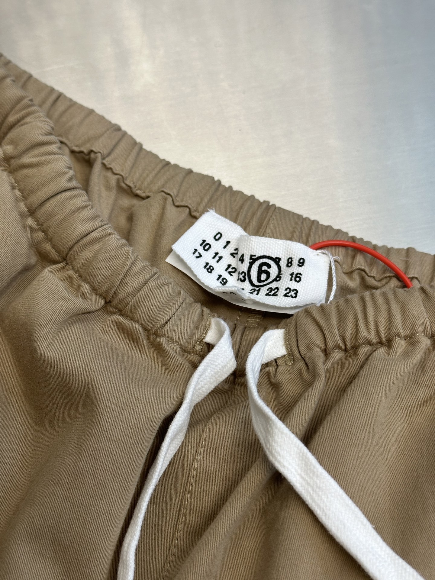 Maison Margiela Tweezers: Customized Cotton Thongs with Unique Beauty and Artistic Details - 图片 5