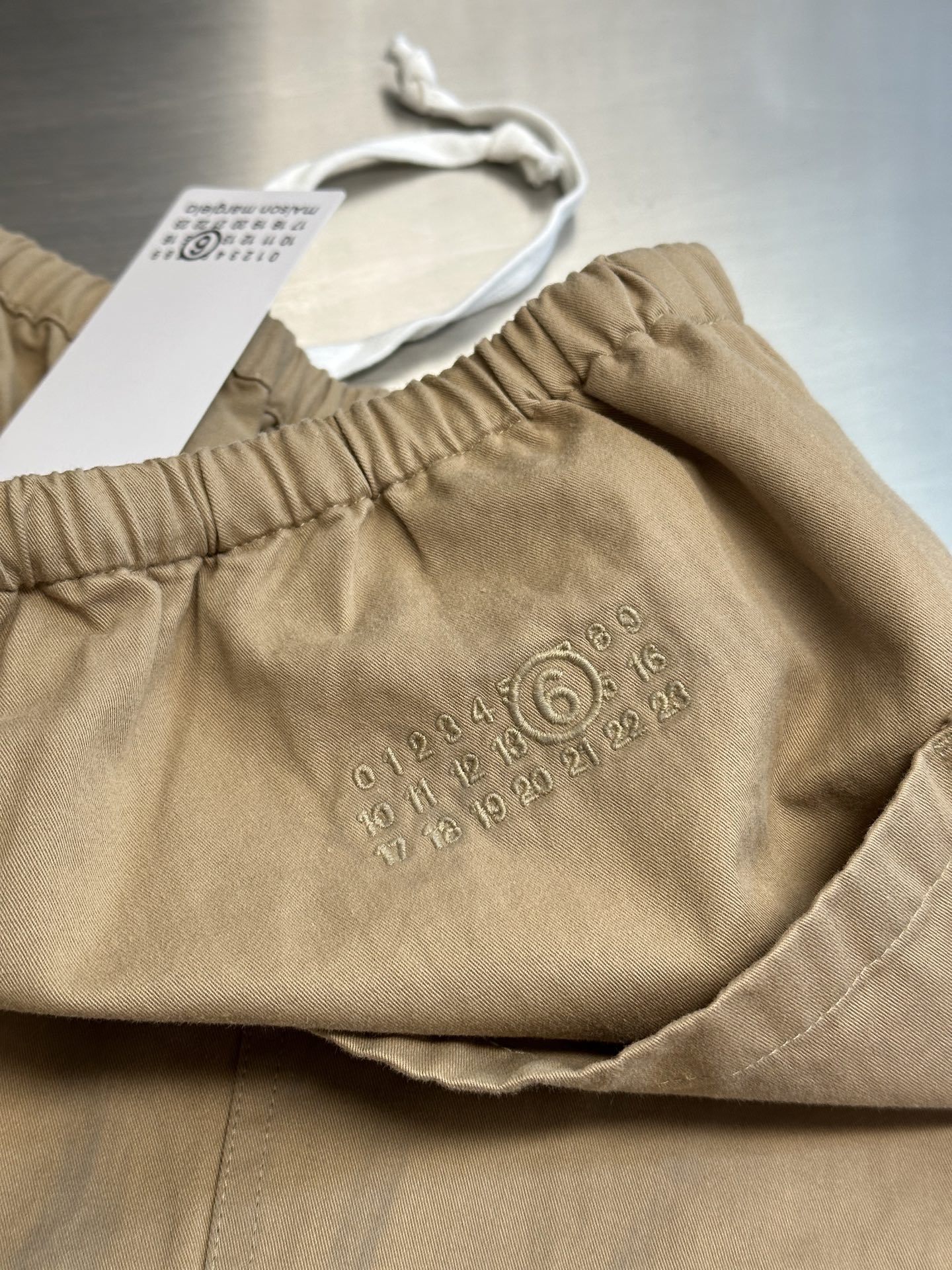 Maison Margiela Tweezers: Customized Cotton Thongs with Unique Beauty and Artistic Details - 图片 8