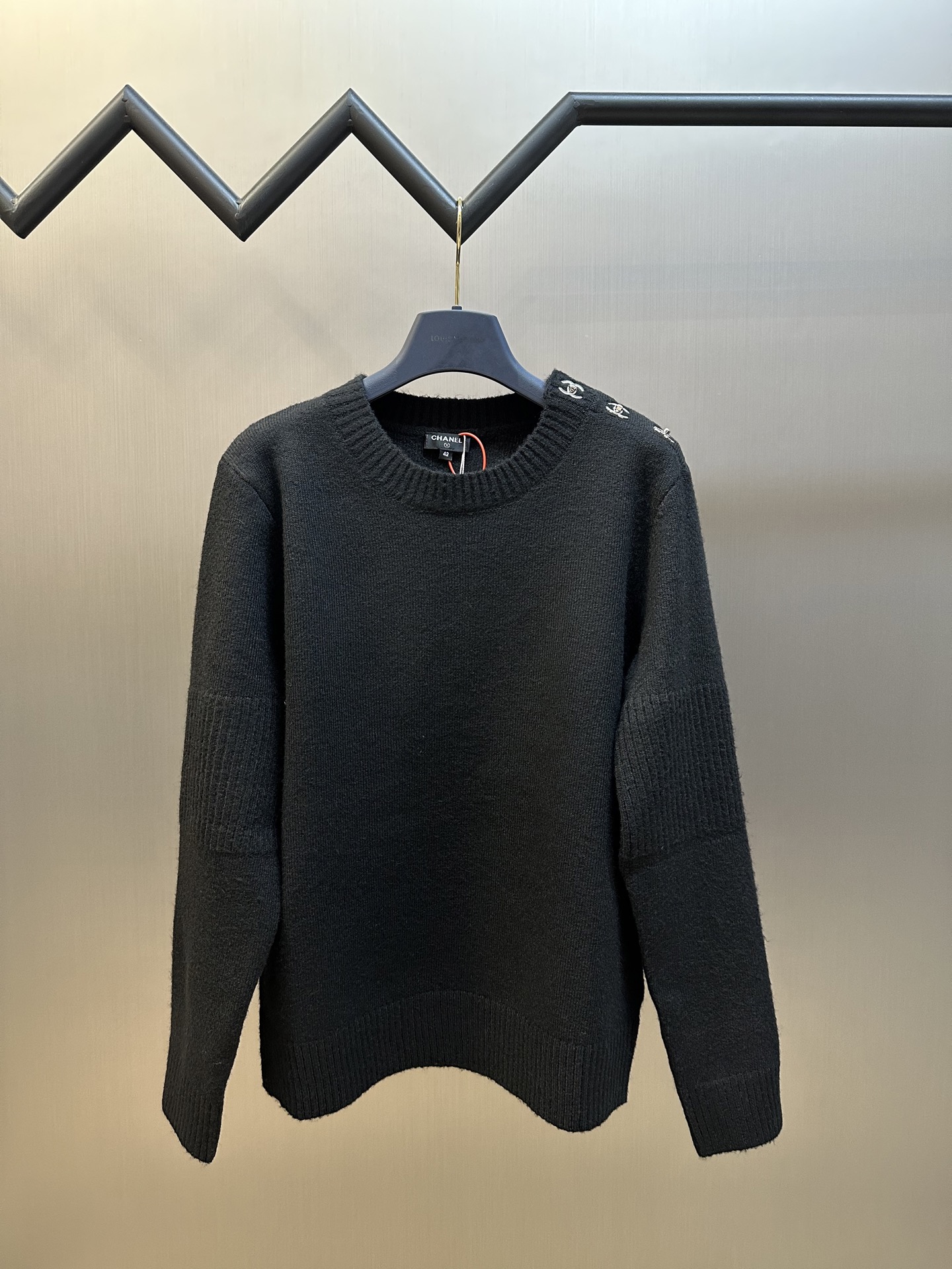 Chanel Long Sleeve Sweater in Velvet Wool Fabric with Iconic Design Details - 图片 1