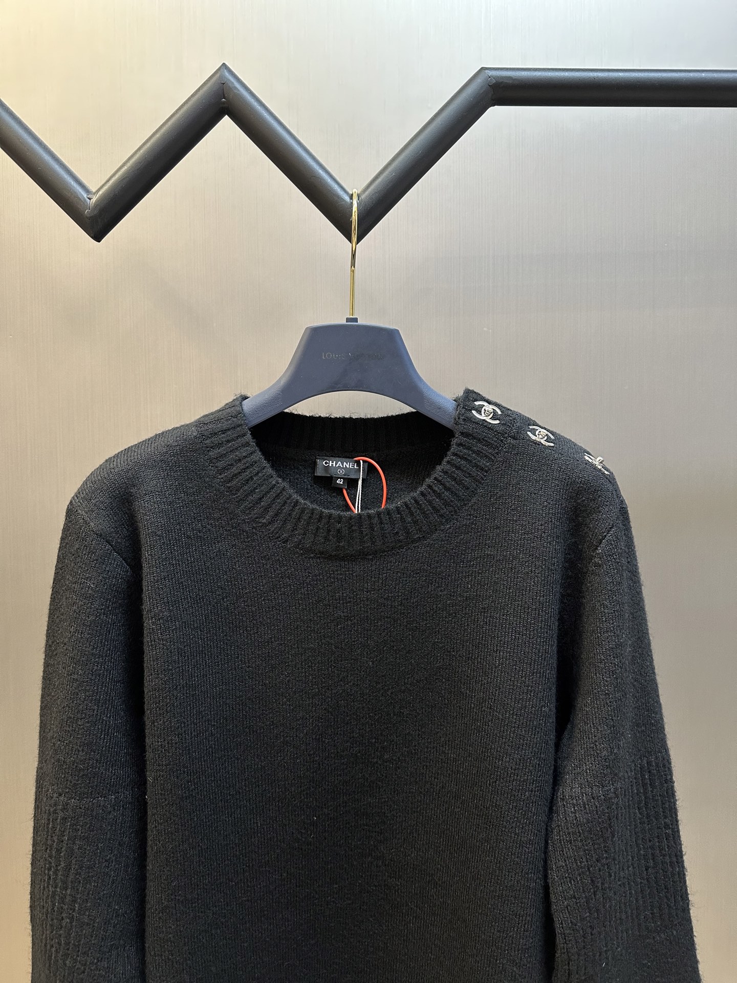 Chanel Long Sleeve Sweater in Velvet Wool Fabric with Iconic Design Details - 图片 2