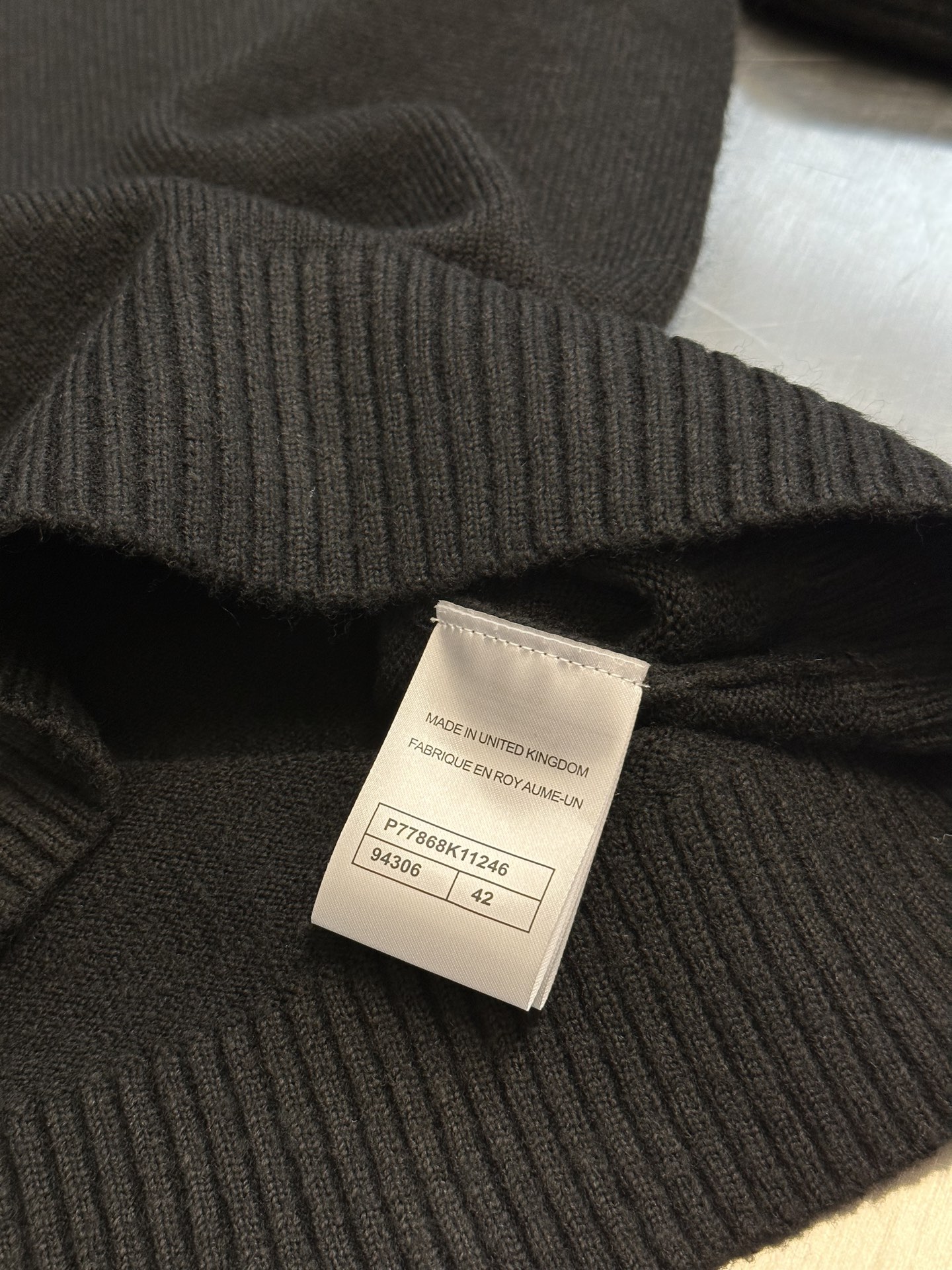 Chanel Long Sleeve Sweater in Velvet Wool Fabric with Iconic Design Details - 图片 8