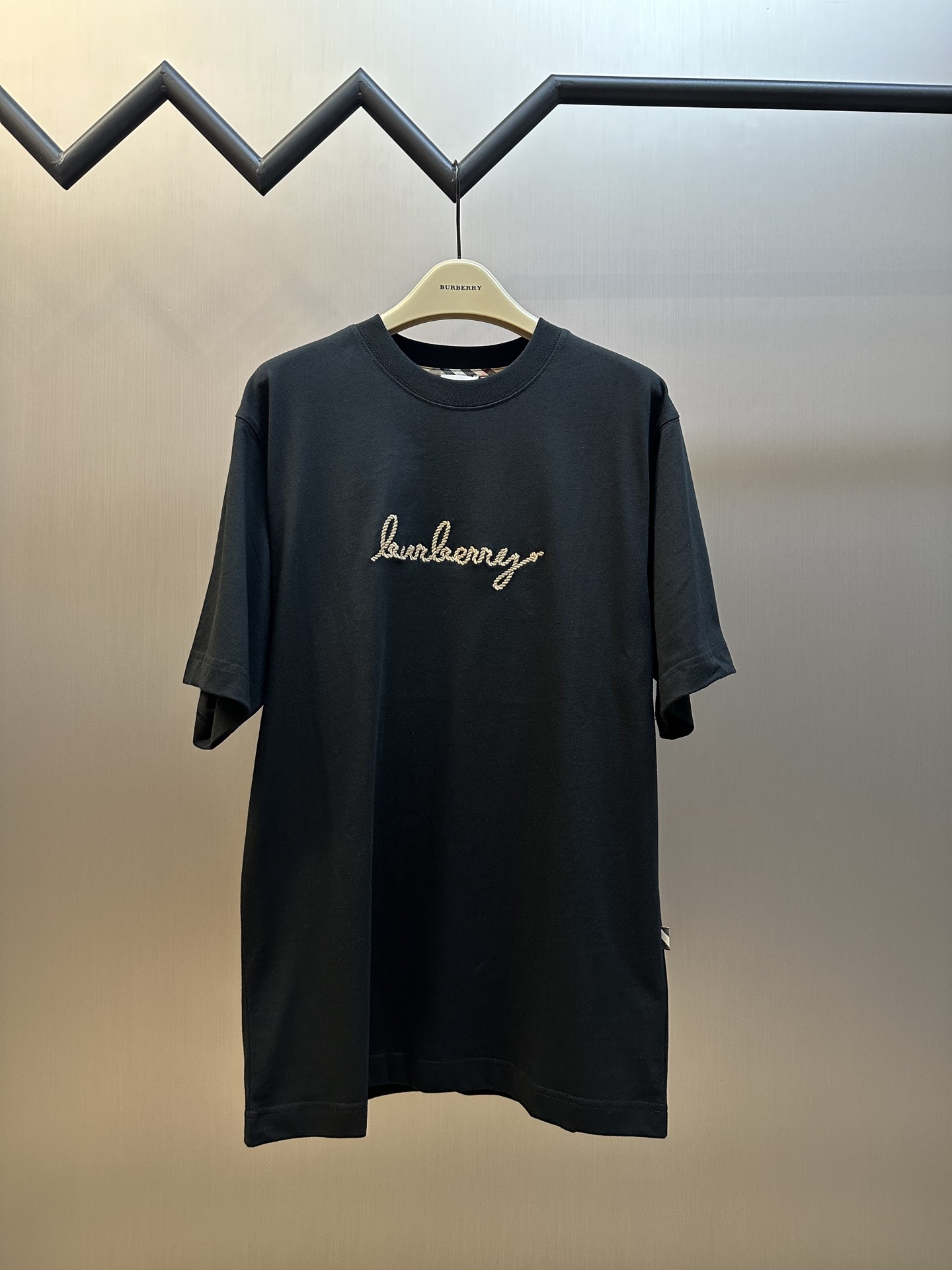 Burberry Chinese Valentine's Day edición limitada de cuerda de cáñamo caballo de guerra bordado de manga corta hecho de…