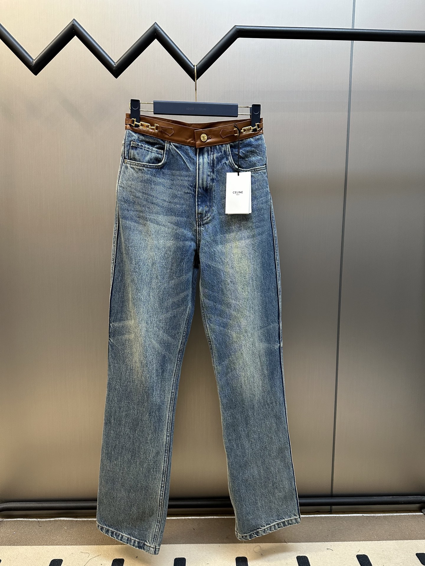 Vaqueros con ribete de cuero Celine, tejidos y teñidos a medida con denim japonés, 100% algodón hilado para garantizar …