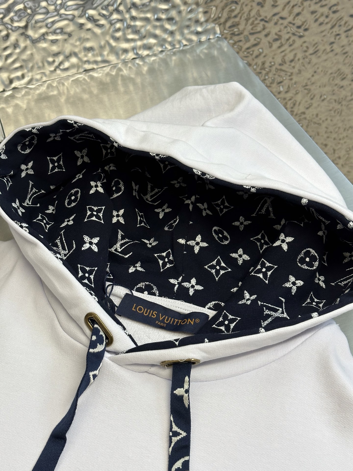 Louis Vuitton Logo Pocket Long Sleeve Hoodie Sweatshirt, Luxury Brand 6 i1753739174077 26 0 4