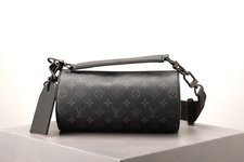 Louis Vuitton Crossbody & Shoulder Bags Unisex