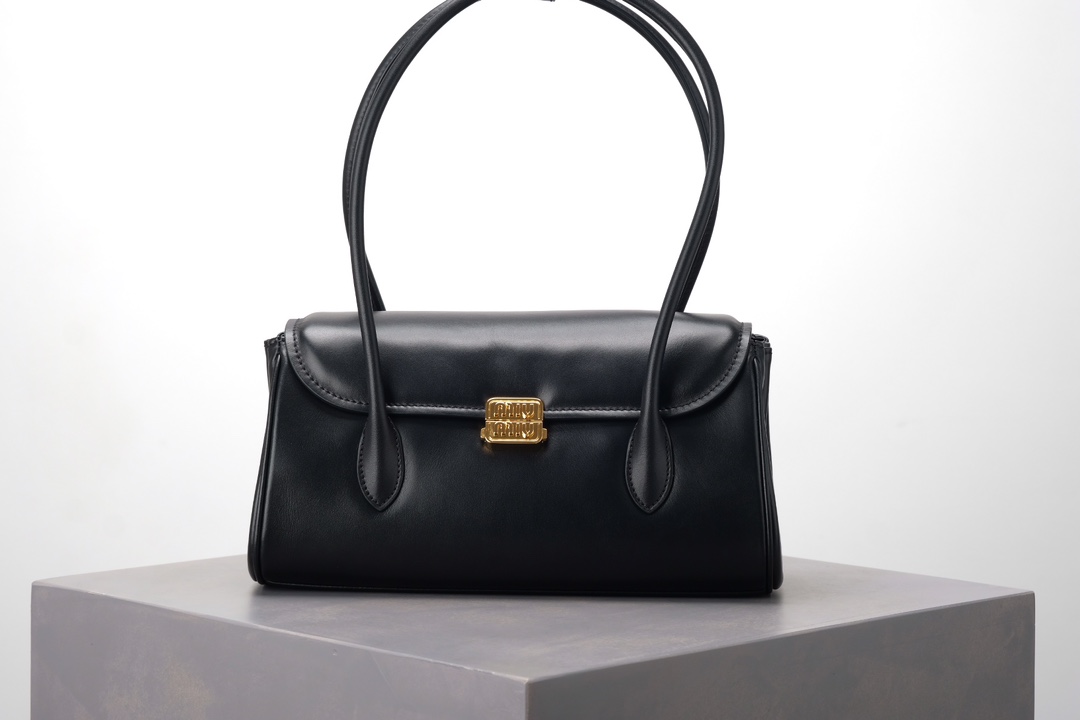 Miu Miu Black Miumiu 24ss new autumn and winter baguette bag, exclusive quality, same channel as the previous bowling ball. All original products