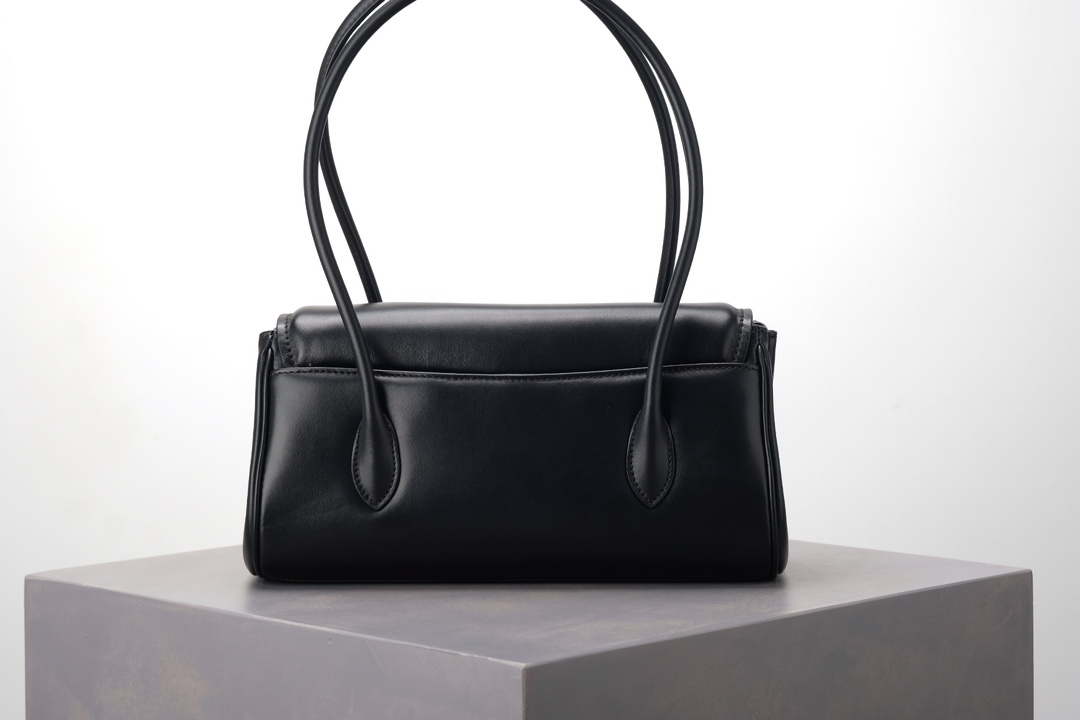 Miu Miu Black Miumiu 24ss new autumn and winter baguette bag, exclusive quality, same channel as the previous bowling ball. All original products