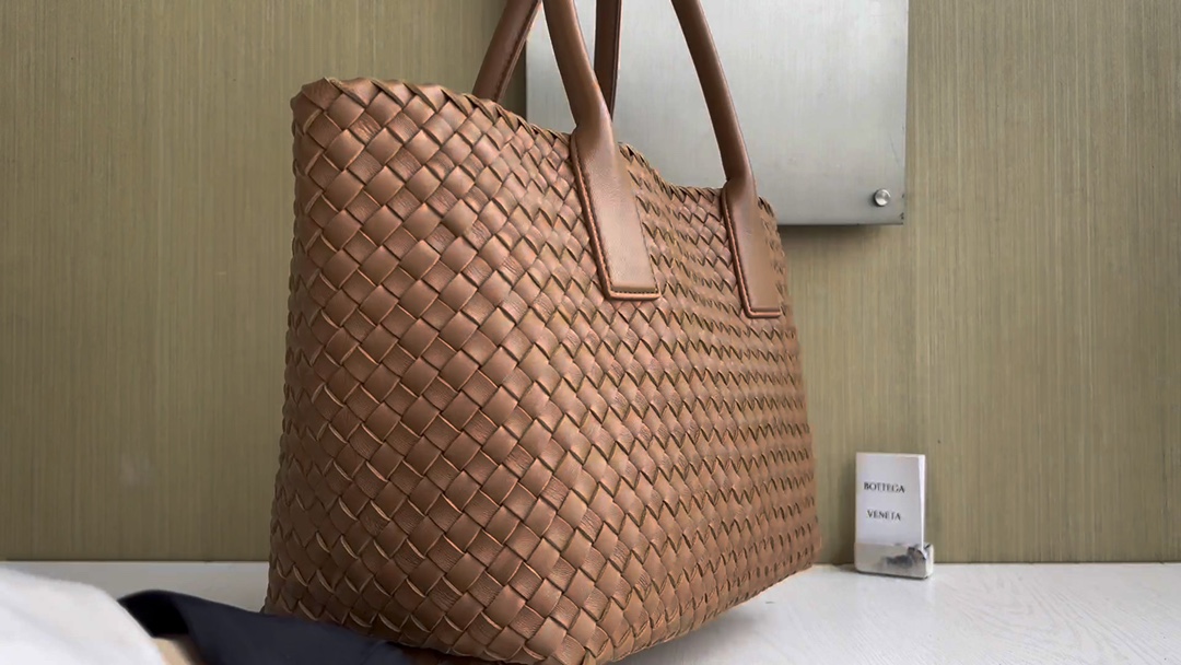 Bottega Veneta Advanced details