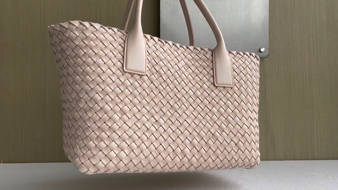 Bottega Veneta Official actual video of 608810 on sale