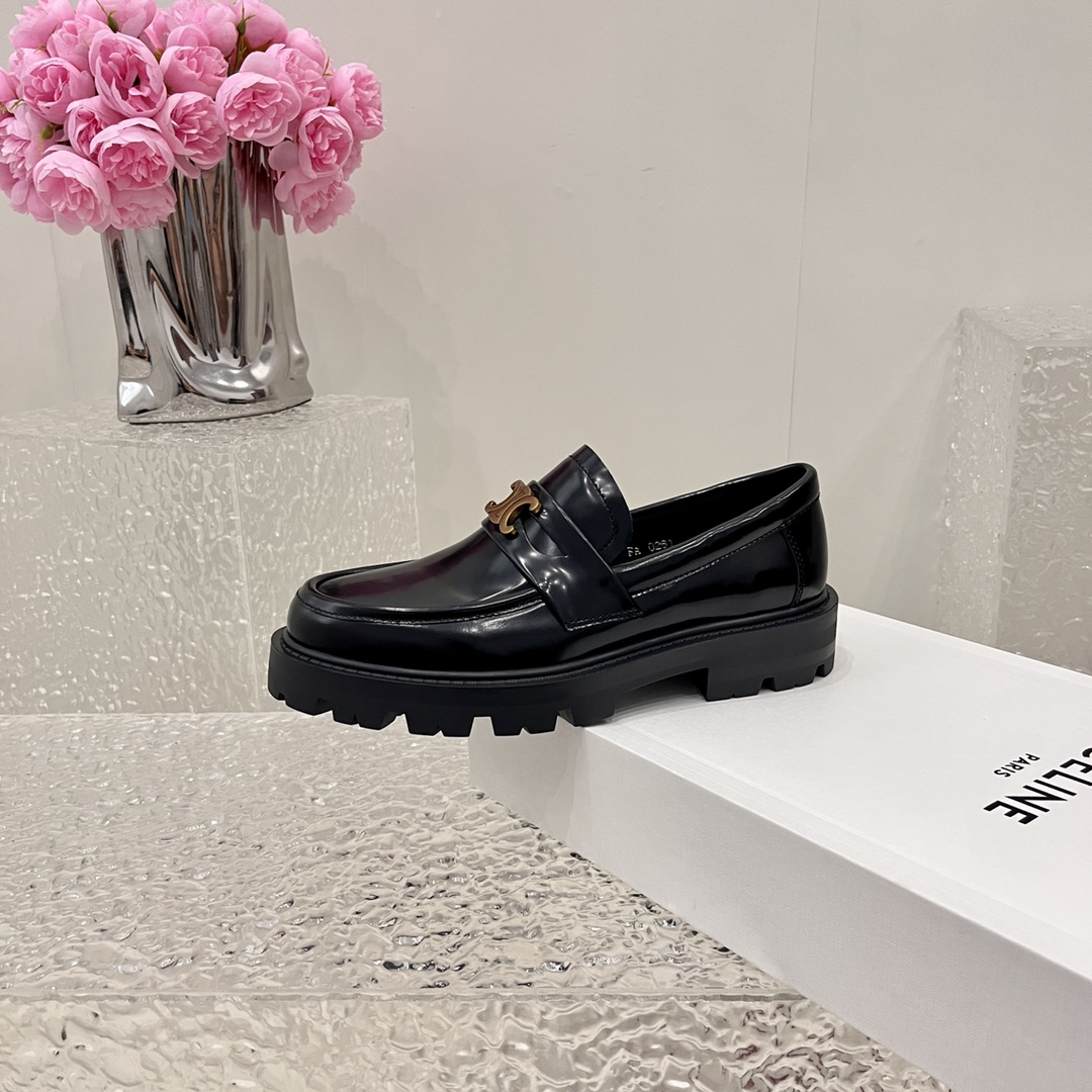 NO:650568,CELINE Celine Arc de Triomphe loafers in autumn and winter, purchased and developed from counters, tassel hardware buckle design highly brand-recognizable, imported open-edge beaded cowhide leather on the upper, goatskin lining, very comfortable on the feet, 5-layer combination outsole, heel height 3.5CM, authentic full set packaging size 35-40 (34.41 fixed), loafers, celine, celine, loafers, cowhide, sheepskin19860909CELINE思琳赛琳秋冬凯旋门乐福鞋、专柜正品购入开发、流苏五金扣设计极具品牌辨识度鞋面进口开边珠牛皮、内里山羊皮、上脚非常舒适、5层组合大底、跟高3.5CM正品全套包装码数35-40（34.41定）,乐福鞋,celine,celine,loafers,cowhide,sheepskin,Women's Shoes