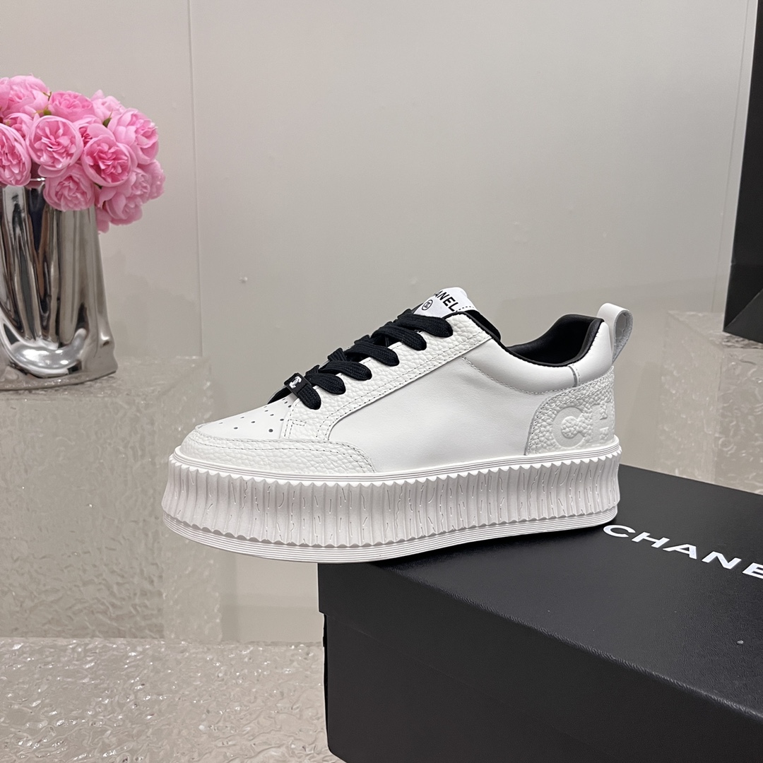 NO:265857,Chanel Chanel's new cowhide thick-soled biscuit shoes panda shoes white shoes internet celebrity celebrity Xiaohongshu is chasing hot recommendations, making you look slim and long legs, high appearance and comfortable to increase height, minimalist style, cowhide fabric, water-dyed cowhide footbed original open mold high elastic rubber sponge cake sole Size35-39 40 set, casual shoes/sports shoes, chanel, chanel, sneakers, cowhide19860909Chanel香奈儿新款牛皮面厚底饼干鞋熊猫鞋小白鞋 网红明星小红书狂追热推 显瘦显腿长 高颜值舒适增高 极简的风格 牛皮面料 水染牛皮垫脚原版开模高弹橡胶松糕大底 Size35-39 40定,休闲鞋/运动鞋,chanel,chanel,sneakers,cowhide,Women's Shoes