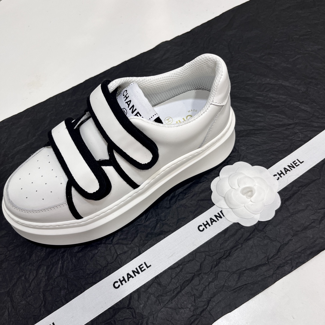 Luxury Shop
 Chanel Skateboard Shoes Casual Shoes White Cowhide Rubber