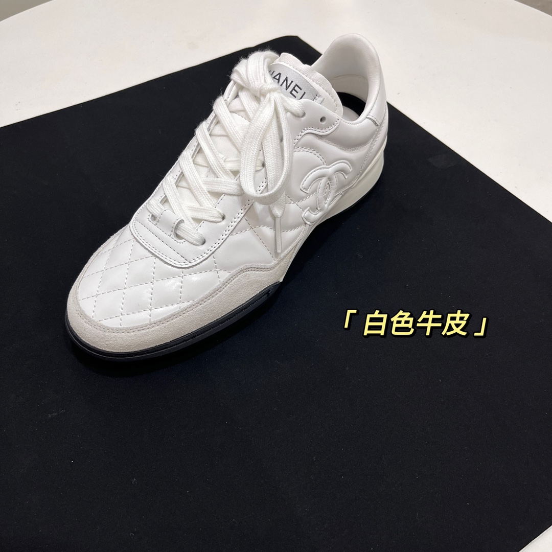 NO:558716,Chanel CHANELSS early spring new casual sports baseball shoes with rhombus stitching and glitter. The classic model has a new twist. The colors of the new season's casual shoes are very fresh and very springy. The most comfortable shoes in Xiaoxiang, super soft, I must highly recommend this all-sheepskin sports baseball shoes. The soles are light and comfortable, and can be used for running and jumping. The upper is soft cowhide and the lining is soft sheepskin. The sole is molded and comfortable with rubber sole.  Size 35-39 (40 fixed), casual shoes/sports shoes, chanel, chanel, sneakers, cowhide, sheepskin19860909小香香奈儿CHANELSS早春新款菱格拼接闪光休闲运动棒球鞋鞋 ,经典款又玩出了新花样 新一季的休闲鞋配色都很清新 非常有春天的味道 小香中最最舒适的鞋子,超级柔软,那一定强烈推荐此款全羊皮运动棒球鞋鞋 鞋底轻便舒适 跑跳皆可 鞋面柔软牛皮 内里柔软羊皮 鞋底开模舒适橡胶底 码数35-39（40定）,休闲鞋/运动鞋,chanel,chanel,sneakers,cowhide,sheepskin,Women's Shoes
