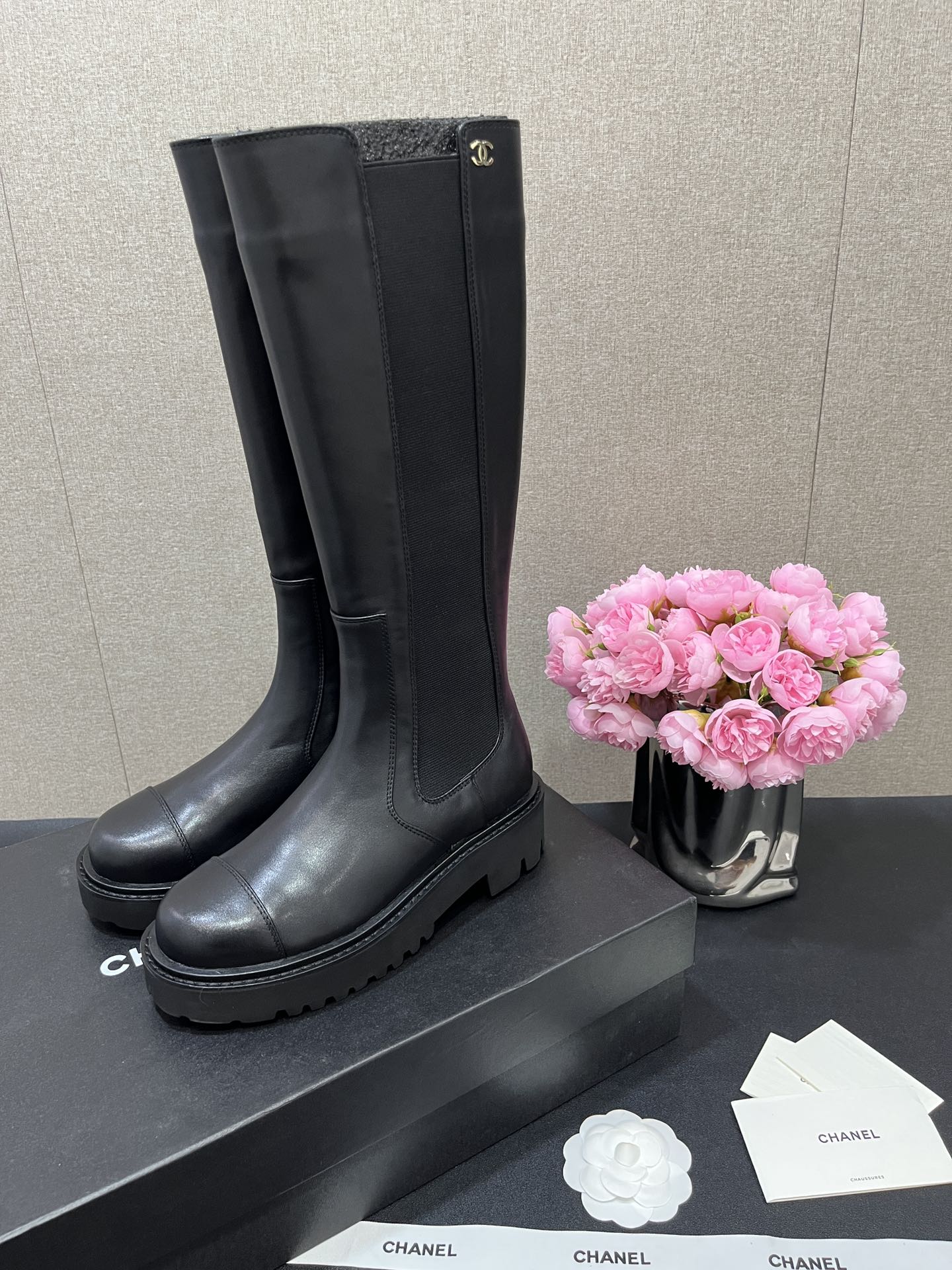 NO:482026,New CHANEL Chanel high-end boots high boots knight boots, top layer imported calfskin or beaded cowhide, inner sheepskin, delicate patterns, soft and breathable, light and comfortable on the upper foot, size 5-39 (40.41 fixed), boots, chanel, chanel, boots, cowhide, sheepskin19860909新款CHANEL香奈儿高版本一脚蹬长靴高靴骑士靴,面料头层进口小牛皮或开边珠牛皮,内里羊皮,纹路细腻,柔软透气,上脚轻盈舒适,码数5-39（40.41定）,靴子,chanel,chanel,boots,cowhide,sheepskin,Women's Shoes