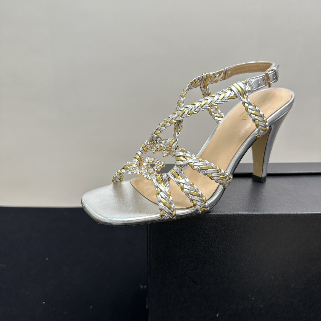 NO:243261,GUCCI Gucci high heel sandals, a fashionable and charming choice!  Unique woven belt design, paired with dazzling rhinestones, exquisite and eye-catching. Multiple colors are available to meet different wear needs. High-quality materials and comfortable feet. Wear it instantly to enhance your aura, whether it is a daily street or an important occasion, it can help you to show your unique style. Size 35-39 (40.41 fixed), high heels, sandals, gucci, sandals, high heels19860909GUCCI古奇高跟凉鞋,时尚魅力之选！独特编织带设计,搭配璀璨水钻,精致吸睛.多色可选,满足不同穿搭需求.优质材质,脚感舒适.穿上它,瞬间提升气场,无论是日常出街还是重要场合,都能助你绽放独特风采. 码数35-39（40.41定）,高跟鞋凉鞋,gucci,sandals,high heels,Women's Shoes