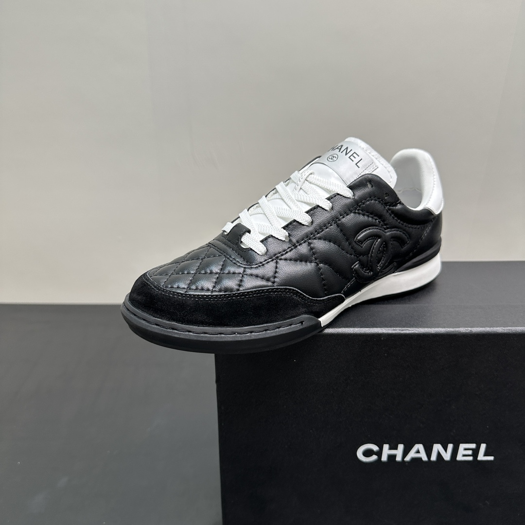 NO:243281,The plane box is sent to the picture. Xiaoxiang CHANEL2025S. The full range of baseball shoes is here~~~ The first hot product in early summer is coming, and the babies are moving their golden fingers!  -Same style as star Yang Mi Angelbaby Song Yi's casual sneakers, you can always believe in the eyes of the three goddesses - Chanel Xiaoxiang C Home 2025 Spring and Summer New Diamond Lambskin Sneaker Sneaker Sneaker Baseball Shoes Top version Coco Girls Must-in-One can always believe in Yang Mi's vision The style is versatile and you can always believe in the soft and glutinous sheepskin super comfortable Blue and white Yellow and white fresh and spring-summer feeling It is a perfect touch to wear shorts and short skirts Original custom-made sheepskin   cow velvet 