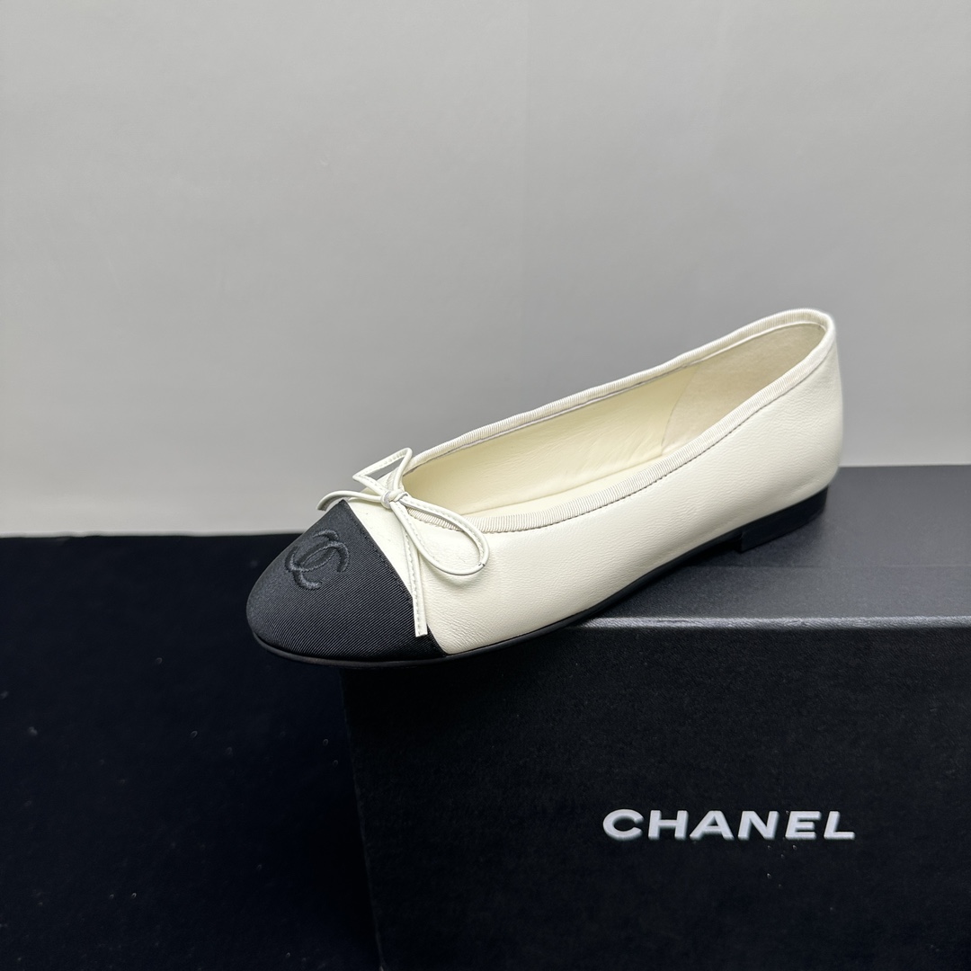 NO:243159,High-version last cover package version 25Fw early spring latest color chanel small fragrance bow ballet flat shoes Trust me This is a pair of ballet shoes that can take you to a good place. Upper sheepskin inner sheepskin inner sole Italian leather outsole size 35-41 positive size (40.41 custom-made non-return and exchange), ballet shoes, chanel, sheepskin, Leather soles19860909高版本套楦套包版 25Fw早春最新配色chanel小香蝴蝶结芭蕾舞平底单鞋 相信我 这是一双能带你去到好地方的芭蕾舞鞋 鞋面羊皮 内里羊皮内里 鞋底意大利真皮大底 码数35-41正码（40.41定制不退换）,芭蕾舞鞋,chanel,sheepskin,Leather soles,Women's Shoes