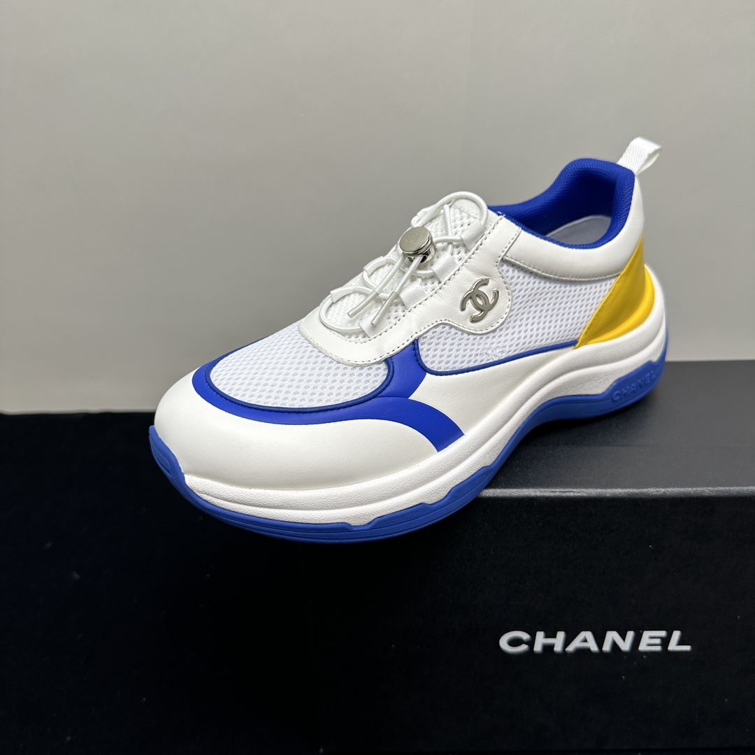 NO:243155,Chanel Chanel dad shoes, top casual diamond sneakers for counter This classic design; the upper has a variety of craftsmanship and electric embroidery styles; the sole is fashionable and sporty; it is an extraordinary and has a variety of color matching elements... The diversified mix and match is very beautiful and versatile, casual, fashionable, sports, and outdoors can be taken into consideration... Materials The upper uses original imported silk cowhide   original tarp   original head cowhide The inner uses original sheepli   net Outsole based on original TPU combination sole The counter is boutique packaging for women 35–41, dad shoes, chanel, chanel, sneakers, cowhide19860909Chanel香奈儿老爹鞋,专柜顶级休闲款菱格运动鞋 这款经典设计；鞋面多种工艺电绣的风格；大底却时尚运动；不平凡的拥入了多种配色元素…… 多元化混搭非常好看百搭,休闲,时尚,运动,户外都能兼顾…… 材料 鞋面采用 原版进口头层丝绸牛皮 原版防水布 原版头层牛皮 内里采用 原版羊里 网 大底根据 原版TPU组合大底 专柜精品包装全套女35–41,老爹鞋,chanel,chanel,sneakers,cowhide,Women's Shoes