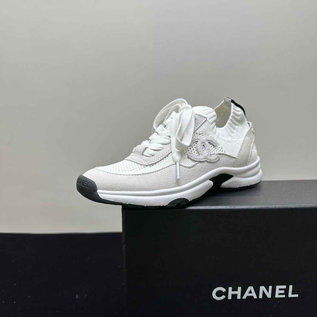 NO:243111,Chanel 25 spring and summer new style, mesh, fly knitted wool sneakers, original purchase and development, making goods, Xiaoxiang's casual sneakers this season, browsing Xiaohongshu INS. Various social platforms, bursting wildly!  Classic design, fresh color matching, clean and refreshing, flying socks shoe design, beauty and comfort can be taken into consideration, Panda black and white color matching, but fashionable and sporty, delivery counter exquisite packaging, fabric: high mercerized beef reverse velvet   two-color flying fabric, inner original imported breathable net, sole original open mold TPU combination, two-color outsole, sole thickness 3.5CM Size: 35-42, casual shoes/sports shoes, chanel, chanel, sneakers, socks19860909Chanel香奈儿25春夏新款 网眼 飞织毛线运动鞋 原版购入开发 做货 小香这季休闲款运动鞋 刷爆小红书 INS.各种社交平台,疯狂爆发！ 经典设计 清新的配色干净清爽,飞织袜子鞋设计 美貌与舒适皆可兼顾 熊猫黑白配色大底却时尚运动 配送专柜精美包装 面料:高丝光牛反绒 双色飞织面料 内里原版进口透气网 鞋底原版开模TPU组合双色大底 底厚3.5CM Size: 35-42,休闲鞋/运动鞋,chanel,chanel,sneakers,socks,Women's Shoes