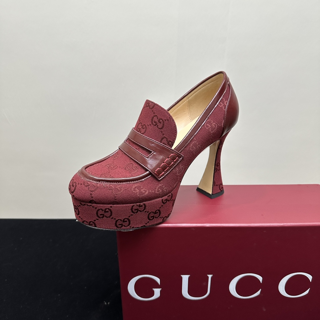 NO:264461,Gucci light-mouthed shoes, super high heels, loafers 2025 early autumn series new high heel round toe slim heels horse hoof heels waterproof platform single shoes, bright Gucci horse hoof heels embellished high-quality classic imported original fabric inner & footbed high-end sheepskin heel height 11cm, waterproof platform 4cm Italian leather outsole size 35-39 (40 41 custom made, no return and exchange), loafers high heels, gucci, loafers, high heels, sheepskin, Leather soles19860909Gucci古奇浅口鞋超高跟鞋乐福鞋2025早秋系列新品高跟圆头细跟马蹄跟防水台单鞋,亮眼Gucci马蹄跟点缀高质感经典款 进口原版面料 内里&垫脚高端羊皮 跟高11cm,防水台4cm 意大利真皮大底 码数35-39（40 41 定做,不退换）,乐福鞋高跟鞋,gucci,loafers,high heels,sheepskin,Leather soles,Women's Shoes