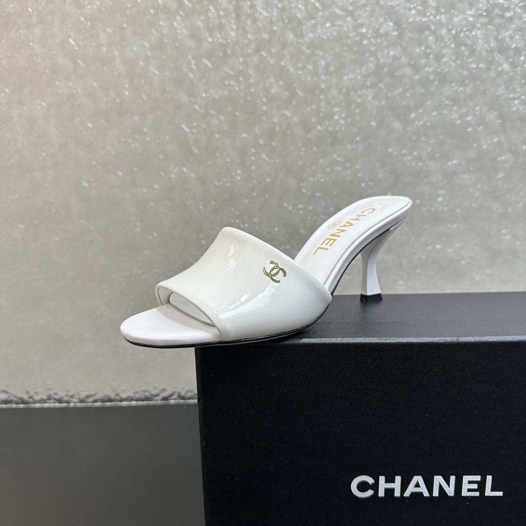 NO:402285,CHANEL Chanel classic slim heel kitten heel high heel slippers, fabric patent leather, inner lining, footbed sheepskin, white leather outsole, 3 colors available, heel height 7cm.35-39 (40.41 fixed), high heel slippers, chanel, chanel, high heels, slippers, sheepskin, Leather soles19860909CHANEL香奈儿经典款细跟小猫跟高跟一字拖鞋,面料漆皮,内里,垫脚羊皮,白色真皮大底,3色可选,跟高7cm.35-39（40.41定）,高跟鞋拖鞋,chanel,chanel,high heels,slippers,sheepskin,Leather soles,Women's Shoes