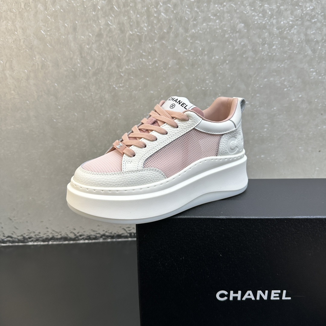 NO:405777,Xiaoxiang Chanel's top counter level - Xiaoxiang C home new thick-soled mesh biscuit shoes. Currently super popular biscuit shoes, internet celebrity star Xiaohongshu is chasing and promoting. The silly cute and cute look is released with a bit of retro flavor!  Special shape, very recognizable, slimming and long legs, absolutely powerful, comfortable to wear, high appearance, comfortable, heightened, must be recommended to everyone, the main feature of this year's series, minimalist style, original custom mesh fabric, footbed sheepskin, comfortable foot feeling, original open mold high elastic rubber sponge cake, thick sole, original packaging, original packaging, size 35-40 (40 custom made, no return or exchange), casual shoes/sports shoes, chanel, chanel, sneakers, sheepskin19860909小香香奈儿顶级专柜级-小香C家新厚底网纱饼干鞋 目前超级流行的饼干鞋,网红明星小红书狂追热推 发售蠢萌可爱的造型带了点复古味！ 造型特殊,很有辨识度, 显瘦显腿长,绝对实力派,穿上也很舒服,高颜值 舒适,增高 一定要推荐给大家,今年系列的主打, 极简的风格, 面料原版订制网布 垫脚羊皮,脚感舒适 大底原版开模高弹橡胶松糕大底 底厚6cm 包装原版全套包装 码数35-40（40定做不退换）,休闲鞋/运动鞋,chanel,chanel,sneakers,sheepskin,Women's Shoes