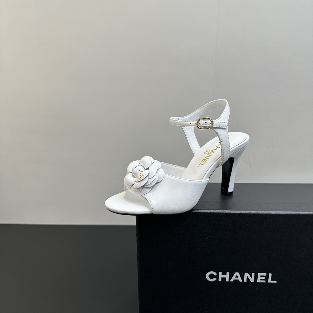 NO:405791,CHANEL Chanel｜Xiaoxiang 25P spring and summer new product Camellia bow high heel sandals This season's camellia series is really beautiful. Grandma Xiang's usual elegant and famous temperament is full of high-end feeling!  It’s very nice to wear barefoot or paired with skirts or trousers, it’s very versatile!  Invincible beauty!  Special fairy, girlish, the upper is imported lambskin, the inner foot pad is mixed-bred lambskin, Italian A-grade leather outsole, heel height 8.5cm Size35-39 (customized by 40/41), high heels, chanel, chanel, sandals, high heels, skirts, sheepskin, Leather soles19860909CHANEL香奈儿｜小香25P春夏新品 山茶花蝴蝶结高跟凉鞋 这一季山茶花系列真的超美 香奶奶家一贯的优雅名媛气质 高级感十足！上脚非常nice～ 不管光脚穿或搭配裙装、裤装、 都非常百搭！无敌美！特别仙 少女感爆棚 鞋面采用进口小羊皮 内里垫脚是混种羊皮 意大利A级真皮大底 跟高8.5cm Size35-39（40/41定制）,高跟鞋凉鞋,chanel,chanel,sandals,high heels,skirts,sheepskin,Leather soles,Women's Shoes