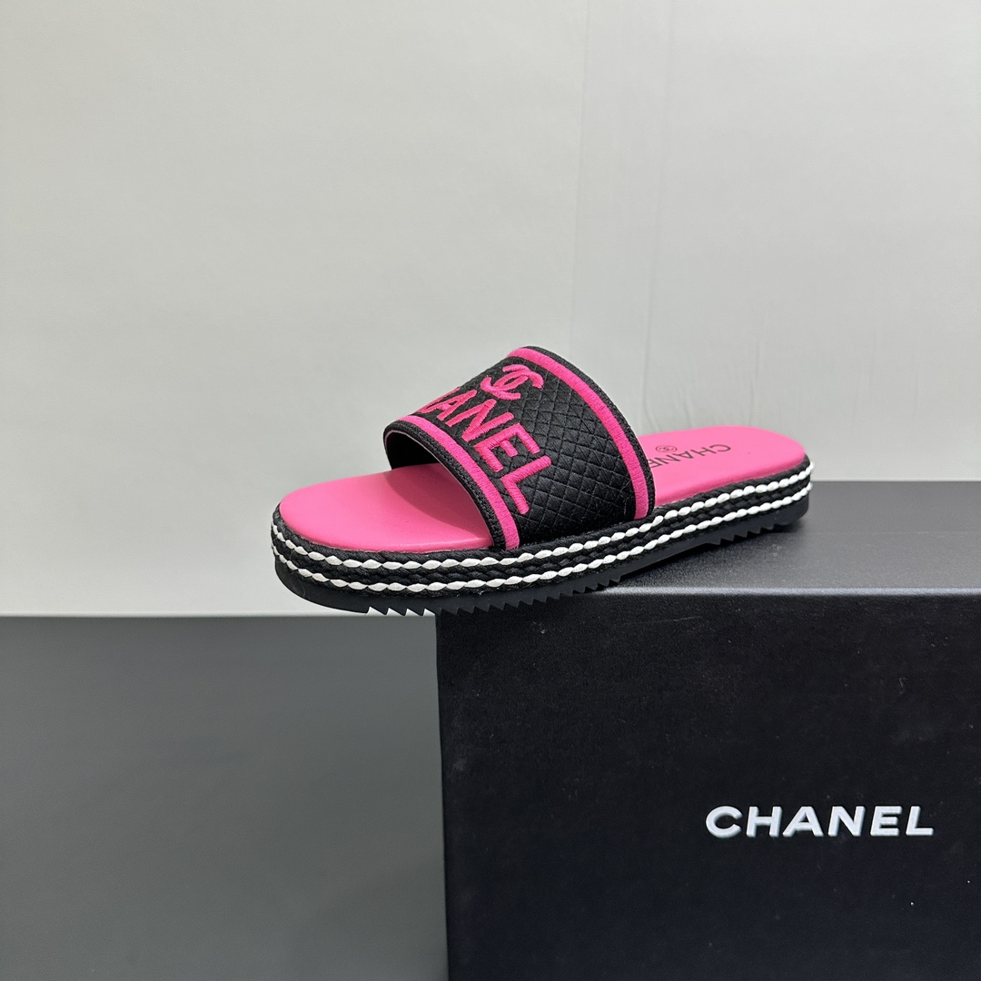 NO:419282,Chanel Chanel's new embroidered flat-soled slippers, classic vacation style, double C logo embroidery simple and refreshing, versatile items, rubber sole, size 35-39 (40 41 custom made), slippers, chanel, chanel, slippers19860909Chanel香奈儿新款刺绣平底懒人拖鞋 经典度假风 双Ｃ logo刺绣简约清爽 百搭单品 橡胶底,尺码35-39（40 41定做）,拖鞋,chanel,chanel,slippers,Women's Shoes