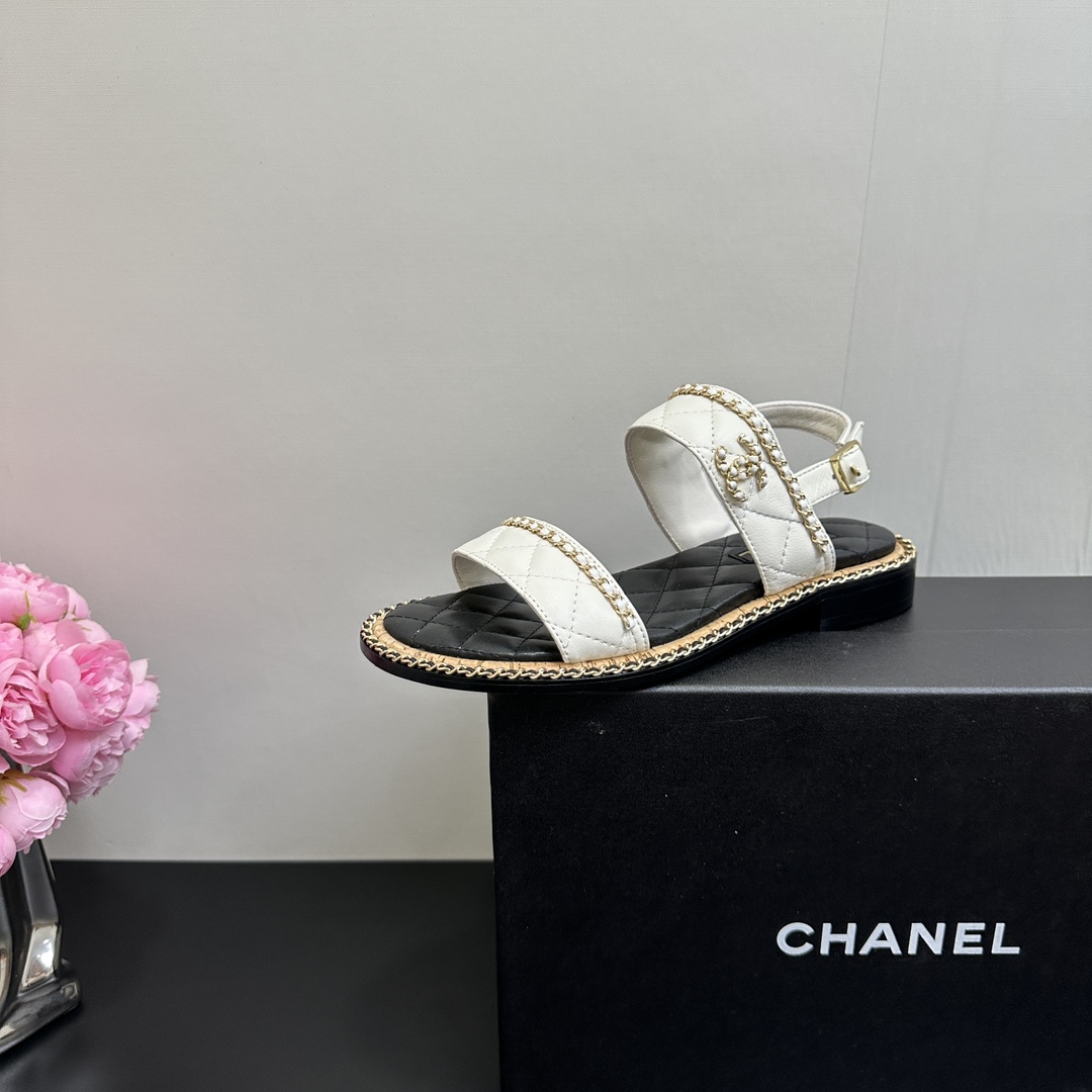 NO:419322,CHANEL Chanel Xiaoxiang official website synchronized high-version updated chain sandals CHANEL 2025 Chanel top sandals series Spring and autumn Xiangjia must-have hot products, goddess series, with the elegant and famous temperament of Xiangjia, super durable, irresistible, heart-wonderful... Imported soft sheepskin hand-sewn chain with inner foot pad imported silk sheepskin, high softness and comfort Italian genuine leather soles, 2.5cm heel height Standard size 35-39 40 41 Custom made non-return and exchange, sandals, chanel, chanel, chanel, sandals, sheepskin, Leather soles19860909CHANEL香奈儿小香官网同步高版本更新款链条凉鞋 CHANEL 2025香奈儿顶级凉鞋系列 春秋季香家必备爆款,女神系列,拥有香家特色优雅名媛气质,超级耐看,让人无法抗拒,心动ing…… 鞋面进口柔软羊皮手工缝制链条 内里垫脚进口丝绸羊皮,柔软舒适性高 意大利真皮大底 ,跟高2.5cm 标准码 35-39 40 41定做不退换,凉鞋,chanel,chanel,chanel,sandals,sheepskin,Leather soles,Women's Shoes
