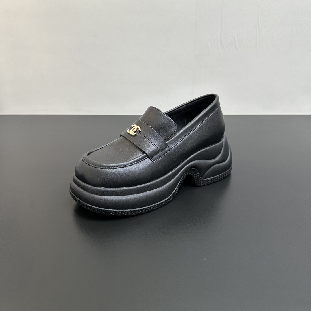 NO:482045,2025ss Chanel Sponge cake sole thick sole loafers, Xiang Grandma's new loafers, simple and high-end design, super versatile!  ,Imported sheepskin Original open mold rubber foam wear-resistant sole, inner dyed sheepskin 35-39 (40.41 fixed),Loafers,chanel,loafers,sheepskin198609092025ss chanel 松糕底厚底乐福鞋 香奶奶新品乐福鞋 设计简约高级,超级百搭款！,进口羊皮 原版开模橡胶发泡耐磨大底 内里透染羊皮 35-39（40.41定）,乐福鞋,chanel,loafers,sheepskin,Women's Shoes
