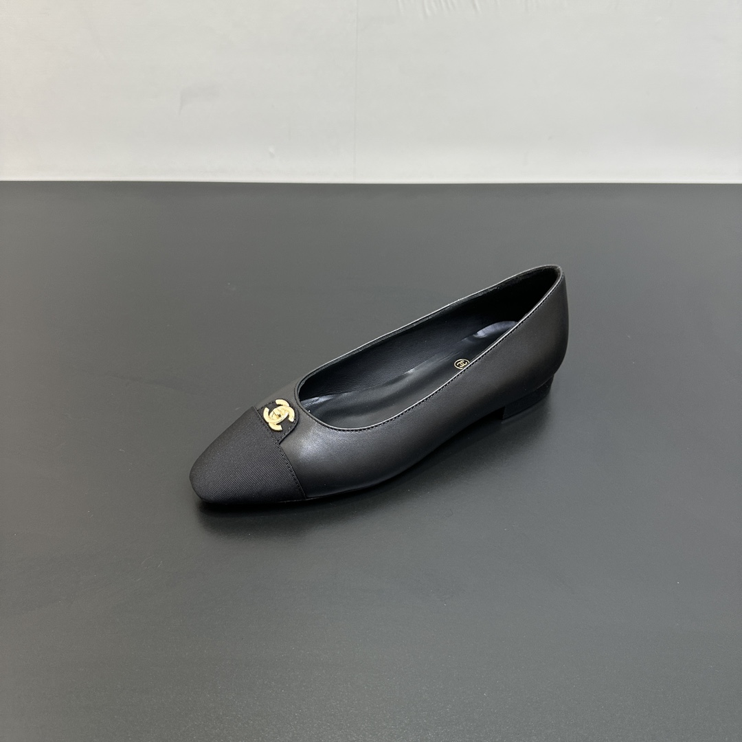 NO:482037,CHANEL Chanel｜Xiaoxiang 25P new classic double C flat-soled color-blocking single shoes!  The upper is made of sheepskin, the inner tiptoe is all silk sheepskin, imported cowhide, heel height 1cm size35-39 (customized by 40/41), sandals, chanel, chanel, sandals, cowhide, sheepskin19860909CHANEL香奈儿｜小香25P新品经典 双C平底拼色拼接单鞋！ 鞋面采用羊皮 内里踮脚均为丝绸羊皮 意大利进口牛皮大底 跟高1cm size35-39（40/41定制）,凉鞋单鞋,chanel,chanel,sandals,cowhide,sheepskin,Women's Shoes