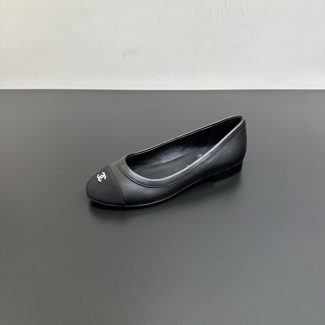 NO:482029,CHANEL Chanel｜Xiaoxiang 25P new classic double C flat-soled color-blocking single shoes!  The upper is made of sheepskin, the inner tiptoe is all silk sheepskin, imported cowhide, heel height 1cm size35-39 (customized by 40/41), single shoes, chanel, chanel, cowhide, sheepskin19860909CHANEL香奈儿｜小香25P新品经典 双C平底拼色拼接单鞋！ 鞋面采用羊皮 内里踮脚均为丝绸羊皮 意大利进口牛皮大底 跟高1cm size35-39（40/41定制）,单鞋,chanel,chanel,cowhide,sheepskin,Women's Shoes