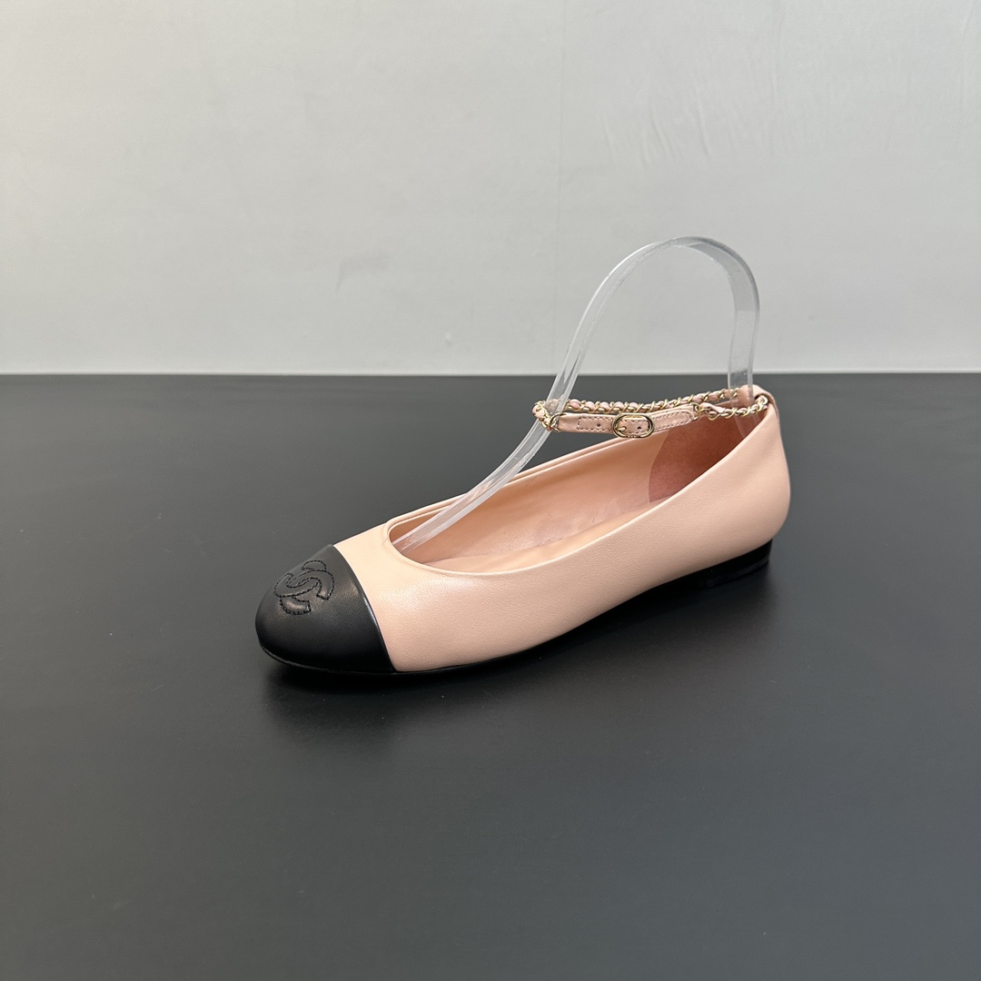 NO:482018,CHANEL Xiaoxiang 25/A latest model on the official website, flat-soled chain leg ring splicing single shoes, counter quality, all materials are customized according to the original version!  Buy genuine products to develop Fabric: Original custom sheepskin inner sheepskin original custom footbed sole imported from Italy Size: 34-41 (34.40.41 custom made without return or exchange), single shoes, chanel, chanel, sheepskin, Leather soles19860909CHANEL香奈儿小香25/A 官网最新款 平底链条脚环拼接单鞋 专柜品质 所有材质都根据原版定制！购入正品开发 面料: 原版定制羊皮 内里羊皮 垫脚原版定制 鞋底意大利进口真皮大底 Size: 34-41（34.40.41定制不退换）,单鞋,chanel,chanel,sheepskin,Leather soles,Women's Shoes