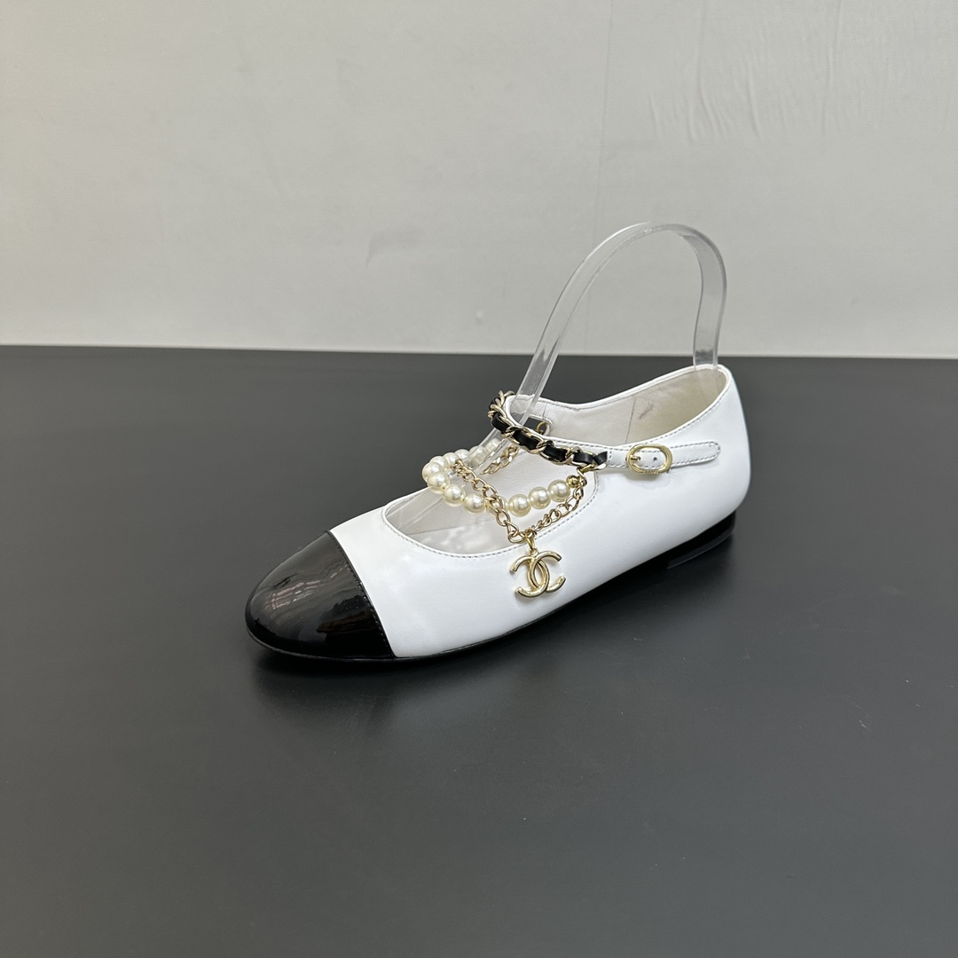 NO:482023,CHANEL Chanel Xiaoxiang 25/A latest model on the official website, flat-soled chain pearl foot ring splicing single shoes, Marie Jane shoes, counter quality, all materials are customized according to the original version!  Buy genuine products to develop Fabric: Original custom sheepskin inner sheepskin original custom footbed sole imported from Italy Size: 34-41 (34.40.41 custom made without return or exchange), single shoes, chanel, chanel, mary jane, sheepskin, Leather soles19860909CHANEL香奈儿小香25/A 官网最新款 平底链条珍珠脚环拼接单鞋玛丽珍鞋 专柜品质 所有材质都根据原版定制！购入正品开发 面料: 原版定制羊皮 内里羊皮 垫脚原版定制 鞋底意大利进口真皮大底 Size: 34-41（34.40.41定制不退换）,单鞋,chanel,chanel,mary jane,sheepskin,Leather soles,Women's Shoes