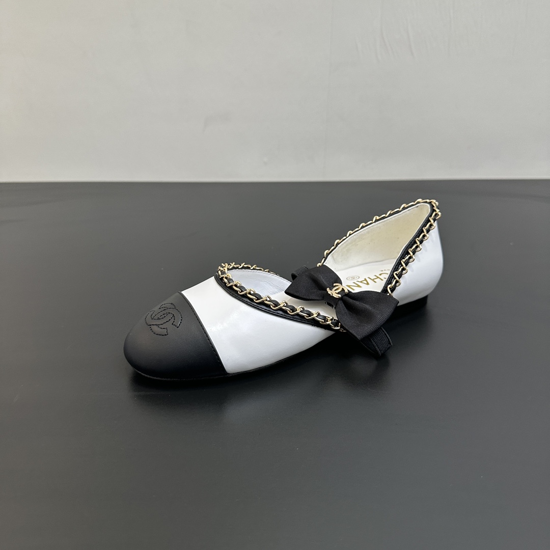 NO:482040,CHANEL Chanel Xiaoxiang 25P spring and summer new hollow bow chain Mary Jane shoes, French style, so beautiful!  This is what the elegant and romantic fairy should be like! The minimalist color scheme and satin bow are deeply rooted in people's hearts~ Whether it is matched with skirts or casual clothes, it fits well! The fabric is made of original custom mesh or sheepskin, and the inner foot pads are all silk sheepskin. Italian imported leather soles size35-39 (customized by 40/41), single shoes, chanel, chanel, mary jane, skirts, sheepskin, silk fabric, Leather soles19860909CHANEL香奈儿小香25P春夏新品中空蝴蝶结链条玛丽珍鞋,法式风情 真是美到心尖尖上啦！ 优雅又浪漫的仙女应该就是这样吧!,极简的配色加上绸缎蝴蝶结深入人心~ 无论搭配裙装还是休闲着装都很契合哈! 面料采用原版定制网纱或羊皮 内里垫脚均为丝绸羊皮 意大利进口真皮大底 size35-39（40/41定制）,单鞋,chanel,chanel,mary jane,skirts,sheepskin,silk fabric,Leather soles,Women's Shoes