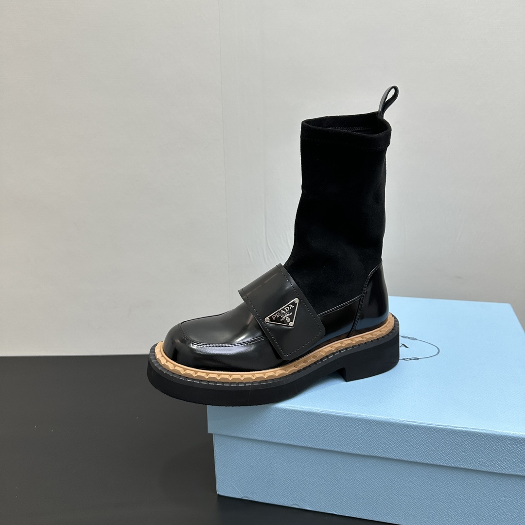 NO:481913,Prada thick-soled elastic boots, short boots, motorcycle style, super good-looking, and delicate legs. Material; edge beaded cowhide + elastic cow velvet inner sheepskin Size 35-39 40.41 fixed, boots, prada, prada, boots, cowhide, sheepskin19860909Prada普拉达厚底弹力靴,短靴机车风,超级好看,修腿显细. 材质；开边珠牛皮+弹力牛绒 内里羊皮 码数35-39 40.41定,靴子,prada,prada,boots,cowhide,sheepskin,Women's Shoes