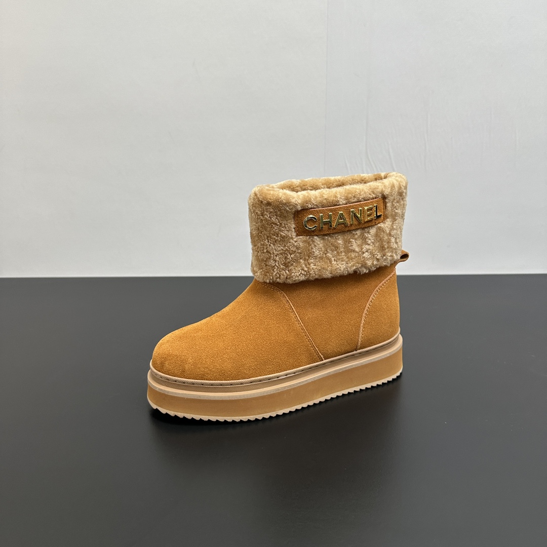 NO:481970,AW counter latest CHANEL Chanel small fragrance style chanel autumn and winter real wool snow boots short boots series super stylish and warm and fashionable many internet celebrities street photos various loops Italy purchased original 'authentic' top version. Material: original top-grade top-grade top-grade matte cowhide fabric. Inner: imported thick wool warm and comfortable lining/pad. Outsole: original non-slip bottom, bottom thickness 3 cm Size: 35～39 (34.40.41 no return or replacement), snow boots, chanel, chanel, boots, cowhide19860909AW专柜最新 CHANEL香奈儿小香风chanel秋冬款真羊毛雪地靴短靴系列 超級有范又保暖时尚超多网红明星街拍各种ｌｏｏｋ意大利入购原版开发「正品級」顶级版本. 材质: 原版頂級头层磨砂牛皮面料. 内里: 进口加厚羊毛保暖适舒里/垫. 大底: 原版防滑底 ,底厚3厘米 Size: 35～39（34.40.41不退不换）,雪地靴,chanel,chanel,boots,cowhide,Women's Shoes