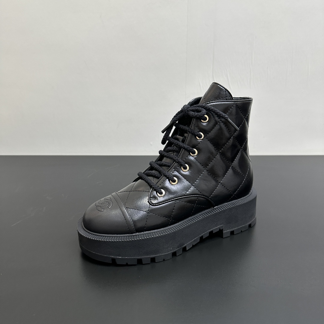 NO:481959,Chanel Chanel Xiaoxiang new short boots lace-up Martin boots ~~~Exclusive recommendation, the highest version in the market ~~~Original 11 customization, fabric sheepskin inner sheepskin, outsole Italian rubber combination leather sole, bottom thickness 4.5cm, size 35-39 (40 custom made, non-return and exchange), boots, chanel, chanel, boots, sheepskin19860909chanel香奈儿小香新款短靴系带马丁靴 ～～～独家推荐,市场最高版～～～原版11定制, 面料羊皮 内里羊皮里 大底意大利橡胶组合皮底 底厚4.5cm 码数35-39（40 定做不退换）,靴子,chanel,chanel,boots,sheepskin,Women's Shoes