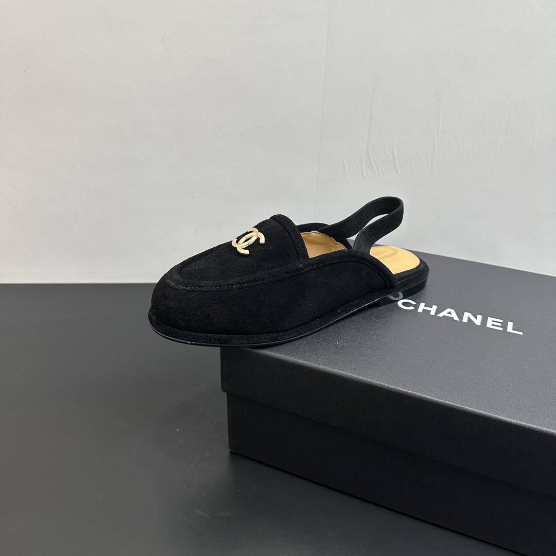 NO:464226,Chanel 25 autumn and winter new sheepskin 25-foot-style lambskin with a lazy back with elastic slippers, which is very comfortable. Maillard brown is still very suitable for autumn and winter~ Upper frosted cowhide inner sheepskin, leather sole Size: 35-39 (customized for 40.41), furry shoes and sandals, chanel, chanel, sandals, slippers, cowhide, sheepskin, Leather soles19860909Chanel 香奈儿小香25秋冬新款羊皮里一脚蹬懒人后畔带松紧拖鞋,很舒服诶 美拉德棕色还是很适合秋冬的～ 鞋面磨砂牛皮 内里羊皮,真皮大底 Size:35-39（40.41定做）,毛毛鞋凉鞋,chanel,chanel,sandals,slippers,cowhide,sheepskin,Leather soles,Women's Shoes