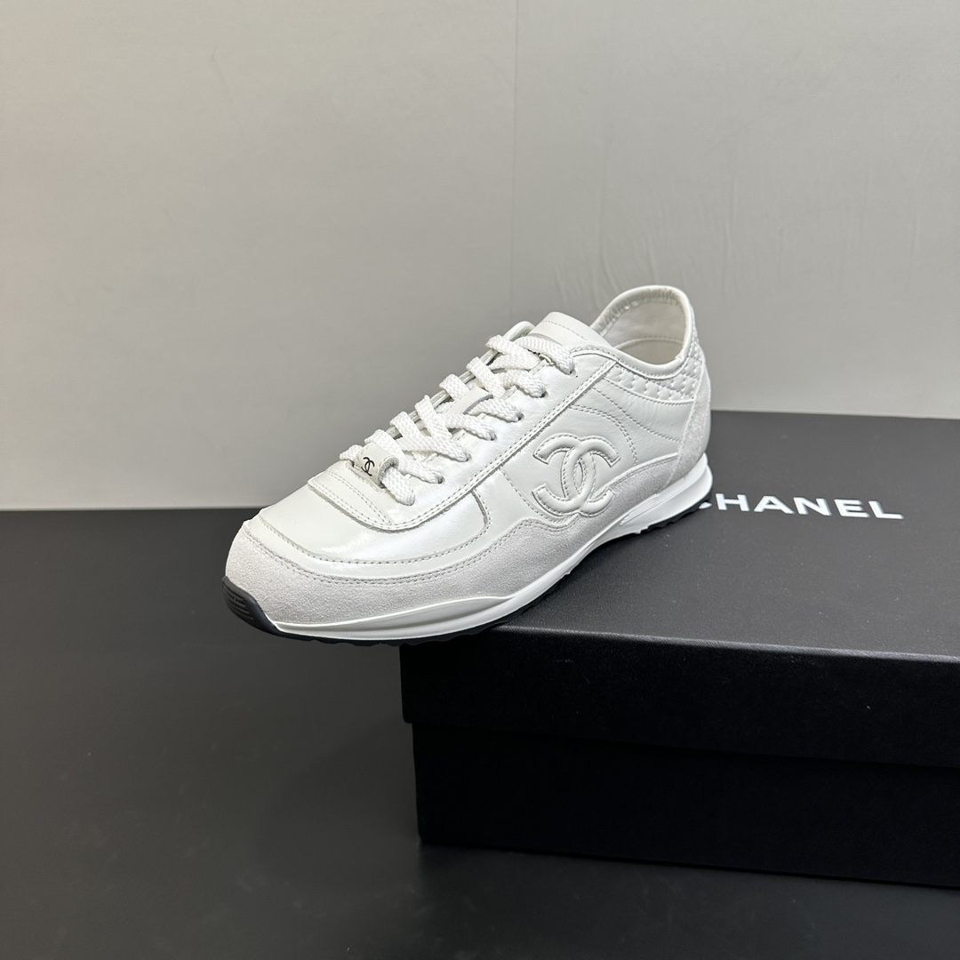 NO:481889,CHANEL Xiaoxiang 25P early spring new casual sports shoes, baseball shoes, comfortable and lightweight. The flowing fashionable and iron-made white shoes are simple and durable. The streamlined and highlighted double C logo is full of high-end feeling!  The shoes are very light and soft. The feet feel really good. I don’t feel tired after wearing them all day. Upper cowhide, inner sheepskin, sole TPU color-blocking sole Size35-39 (customized for 40.41), casual shoes/sports shoes, chanel, sneakers, cowhide, sheepskin19860909CHANEL小香25P早春新品休闲运动鞋板鞋棒球鞋舒适轻便.流水的时尚铁打的小白鞋,简单耐看.精简凸显的双C大Logo 高级感满满！ 鞋子很轻很软乎 脚感真的很赞 ,穿上逛街暴走一整天也不累jio~ 鞋面牛皮 内里羊皮 鞋底TPU拼色大底 Size35-39（40.41定制）,休闲鞋/运动鞋,chanel,sneakers,cowhide,sheepskin,Women's Shoes