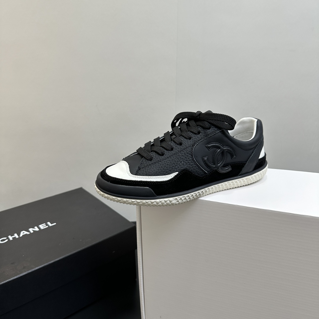 NO:496546,Chanel Chanel's latest 25K casual splicing sneakers, many celebrity celebrity grass, original mold customization, invincible and beautiful and easy to wear, absolutely fairy style, super comfortable, high-end and durable color matching, versatile, casual casual sports style, cool and natural, interpreting Chanel's fashionable feminine temperament, upper, custom imported lychee pattern calfskin patent leather, inner mixed-bred sheepskin Original custom mold open sole Size35-40 (40 custom made), casual shoes/sports shoes, chanel, chanel, sneakers, cowhide, sheepskin19860909Chanel 香奈儿最新款25K休闲拼接运动鞋 超多明星网红种草 原版模具定制 无敌漂亮又好穿 绝对仙女款 超级舒服,配色高级耐看 百搭 率性的休闲运动风,飒爽又自然,演绎香奈儿的时髦女性气质 鞋面 采用定制进口荔枝纹小牛皮漆皮 内里混种羊皮 原版定制开模大底 Size35-40(40定做),休闲鞋/运动鞋,chanel,chanel,sneakers,cowhide,sheepskin,Women's Shoes