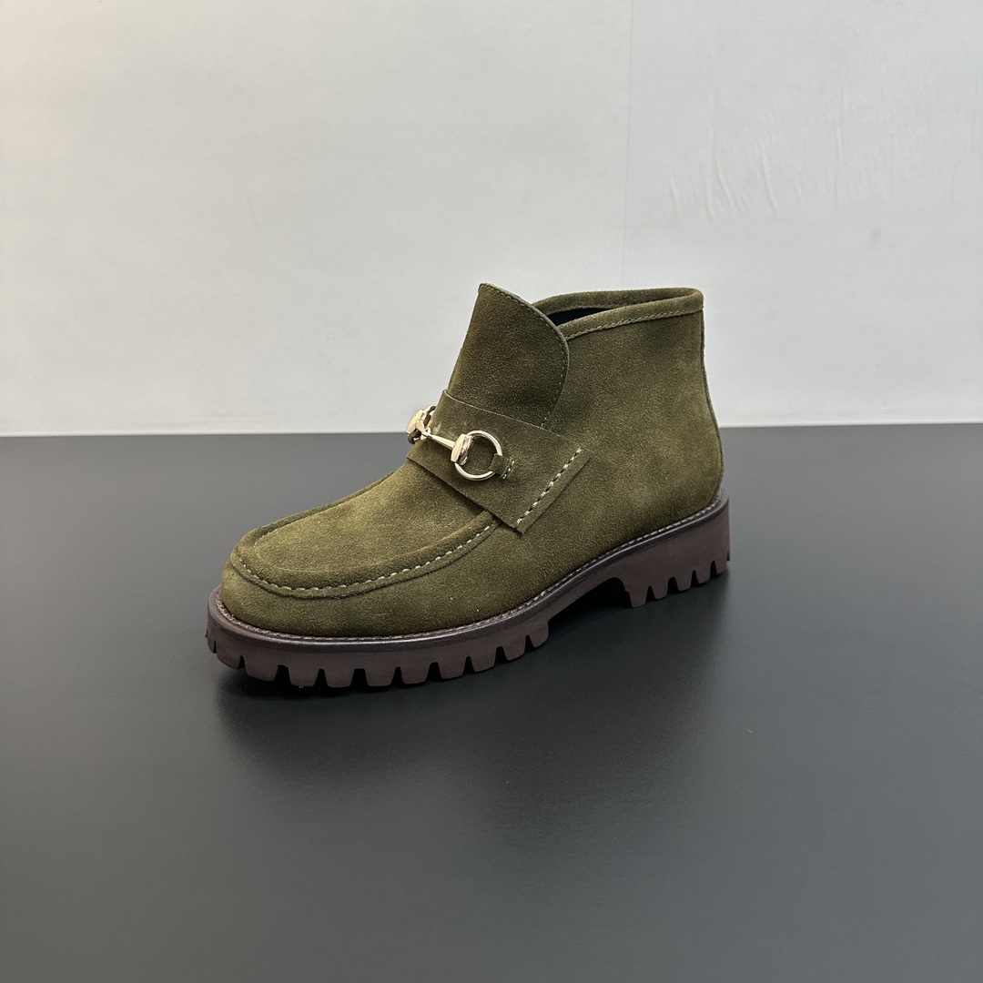 NO:534714,Gucci | Gucci 2025 G-home autumn and winter new product, catwalk style, classic horse-bit Chelsea short boots, high-top shoes main series are finally released, the ruthless product is worth looking forward to!  The original classic creates a new design and is full of high-end feeling!  It is a popular model for bloggers at home and abroad. It is retro and fashionable, with simple dressing and beautiful appearance!  The official website is mainly promoted, new colors continue to be updated. The upper is original specific calfskin/beef lining: imported sheepskin lining, original mold-open custom anti-slip sole, heel height 4.5cm, shoe size: 35-39 (can be customized for 40.41.42), boots, gucci, gucci, gucci, boots, cowhide, sheepskin19860909Gucci | 古驰古奇2025 G家秋冬新品 走秀款 经典马衔扣切尔西短靴 高帮鞋主打系列终于面世,狠货值得期待！原有的经典 创造新设计 高级感十足！国内外博主刷爆的一款,复古又时髦 穿搭简便 上脚美炸了！官网主推,新色持续更新 鞋面原版特定小牛皮/牛猄 内里: 进口羊皮里 大底原版开模定制防滑大底 跟高4.5cm 鞋码: 35-39（40.41.42可定做）,靴子,gucci,gucci,gucci,boots,cowhide,sheepskin,Women's Shoes