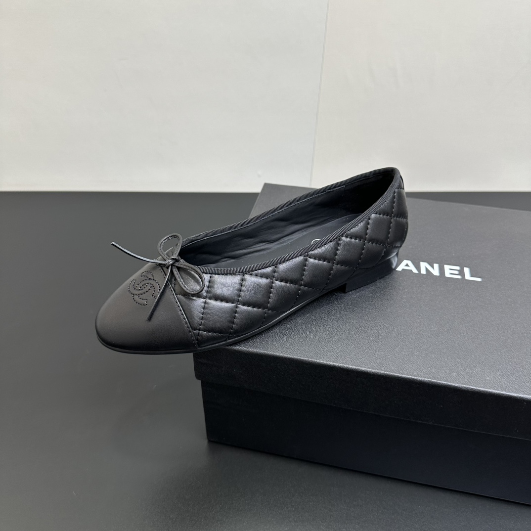 NO:558725,Chanel Chanel's top-quality electric embroidered rhombus ballet shoes, flat shoes, fashionable items, timeless classics, maintaining elegance. Exquisite style, celebrities, Internet celebrities can be seen everywhere on their feet, luxury, original copy of the popular style that will never fade away, upper; imported mixed sheepskin, lining sheepskin, code number 35-39 (34 40 41 42 43 custom-made, non-returnable), single shoes, chanel, chanel, sheepskin19860909chanel小香香奈儿顶级货电绣菱格芭蕾舞鞋 平底单鞋 时尚单品 永恒的经典保持高雅.精美的风格 明星 网红上脚随处可见 奢华 永不褪去的流行原版复制,鞋面；进口混种羊皮 内里羊皮,码数35-39（34 40 41 42 43定做不退换）,单鞋,chanel,chanel,sheepskin,Women's Shoes