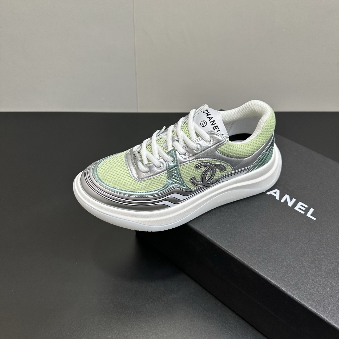 NO:630942,CHANEL Chanel Xiaoxiang's new color is on the shelves. New panda color thick-soled casual sports shoes and sneakers. Original development. High version. Benefits. Xiaoxiang C's thick-soled panda shoes and sneakers. A popular platform-soled white shoe, sneaker and casual shoe that is very popular at the counter and is very difficult to grab!  Original purchase and development, open mold outsole, one-to-one customized pattern making and production of materials, every detail is accurate, various colors meet the different matching needs of ladies ★★★★★ Customized first layer of dyed calfskin color matching for the upper, comfortable and breathable mesh lining, original open mold outsole, size 35-41 (40 41 custom-made, non-refundable), casual shoes/sports shoes, chanel, chanel, chanel, sneakers, cowhide19860909CHANEL香奈儿小香新色上架全新熊猫配色厚底休闲运动鞋板鞋 原版开发 高版本 福利 小香C家厚底熊猫鞋 板鞋 专柜爆火超难抢的一款松糕底小白鞋 球鞋 休闲鞋！原版购入开发 开模大底 材料一比一定制打版 做货 ,每一样细节精准到位 ,各种配色满足小姐姐们不同搭配需求 ★★★★★ 鞋面定制头层透染小牛皮拼色 内里舒适透气网布 鞋底原版开模大底 码数35-41（40 41定做不退换）,休闲鞋/运动鞋,chanel,chanel,chanel,sneakers,cowhide,Women's Shoes